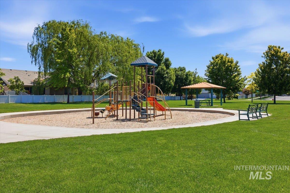 5020 W Los Flores St, Meridian, Idaho 83646-7102, 3 Bedrooms, 2 Bathrooms, Residential For Sale, Price $475,900, 98987424