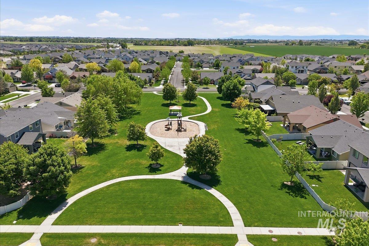 5020 W Los Flores St, Meridian, Idaho 83646-7102, 3 Bedrooms, 2 Bathrooms, Residential For Sale, Price $475,900, 98987424