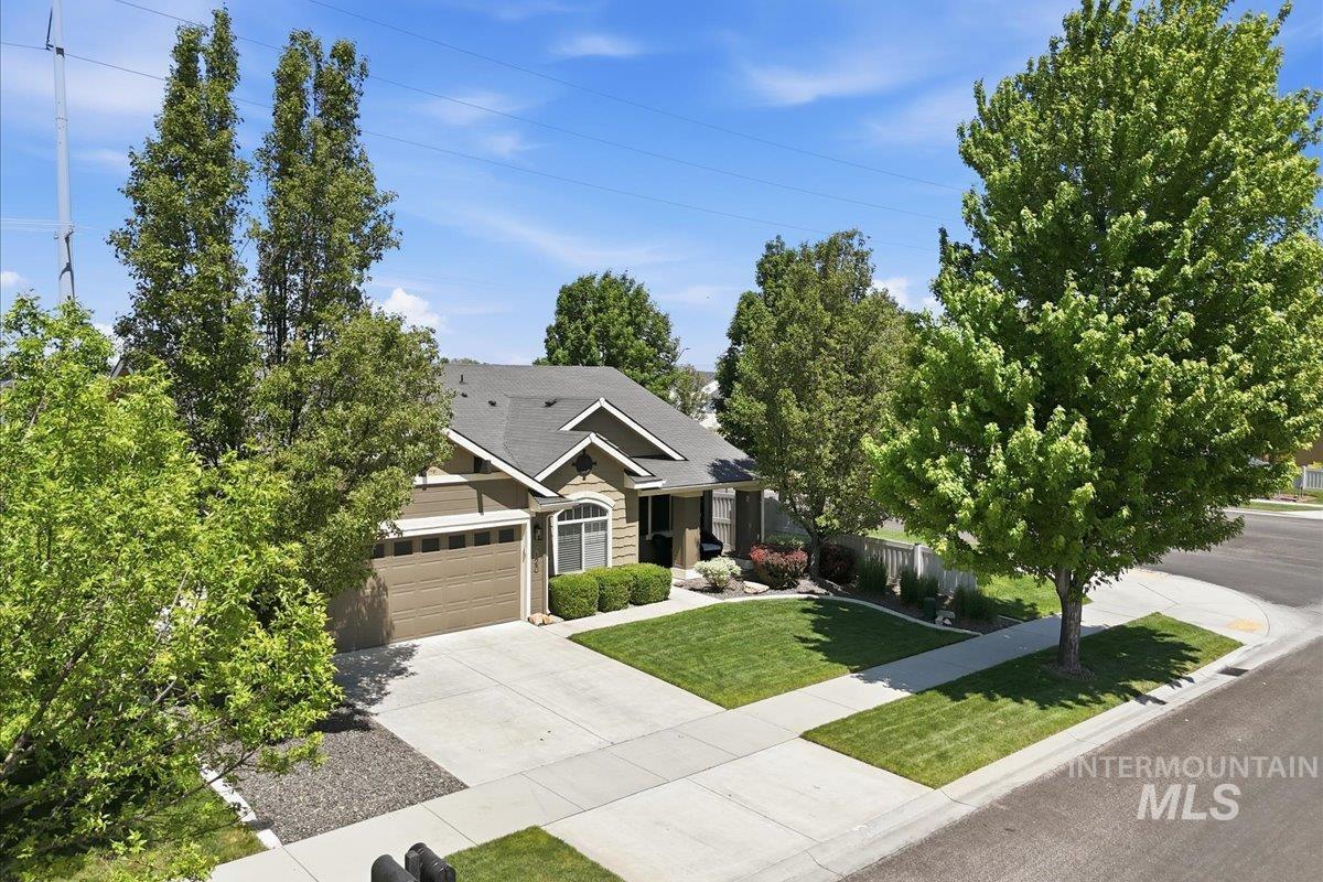 5020 W Los Flores St, Meridian, Idaho 83646-7102, 3 Bedrooms, 2 Bathrooms, Residential For Sale, Price $475,900, 98987424