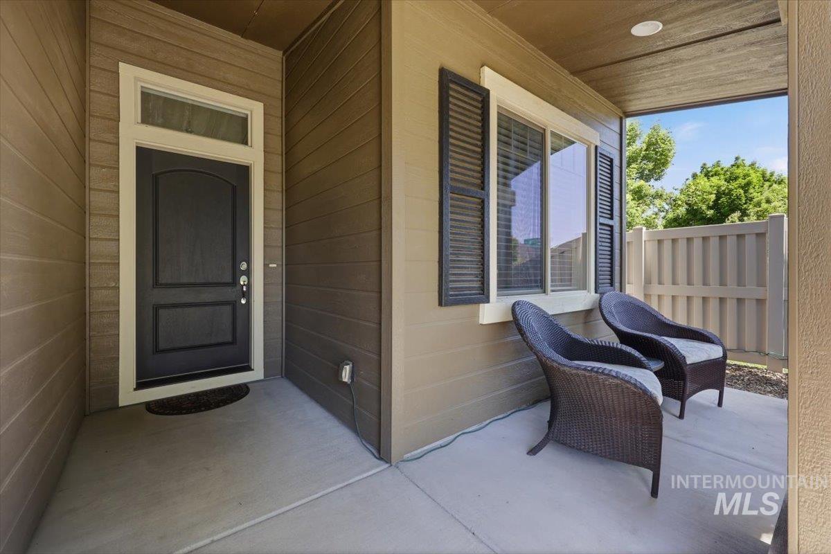 5020 W Los Flores St, Meridian, Idaho 83646-7102, 3 Bedrooms, 2 Bathrooms, Residential For Sale, Price $475,900, 98987424