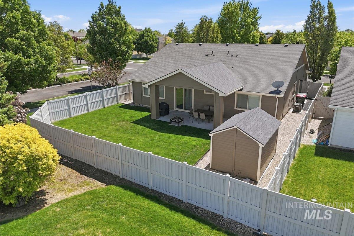 5020 W Los Flores St, Meridian, Idaho 83646-7102, 3 Bedrooms, 2 Bathrooms, Residential For Sale, Price $475,900, 98987424