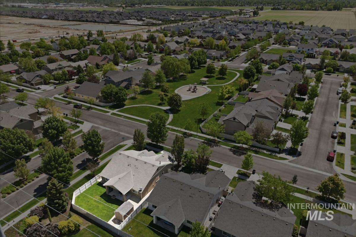 5020 W Los Flores St, Meridian, Idaho 83646-7102, 3 Bedrooms, 2 Bathrooms, Residential For Sale, Price $475,900, 98987424