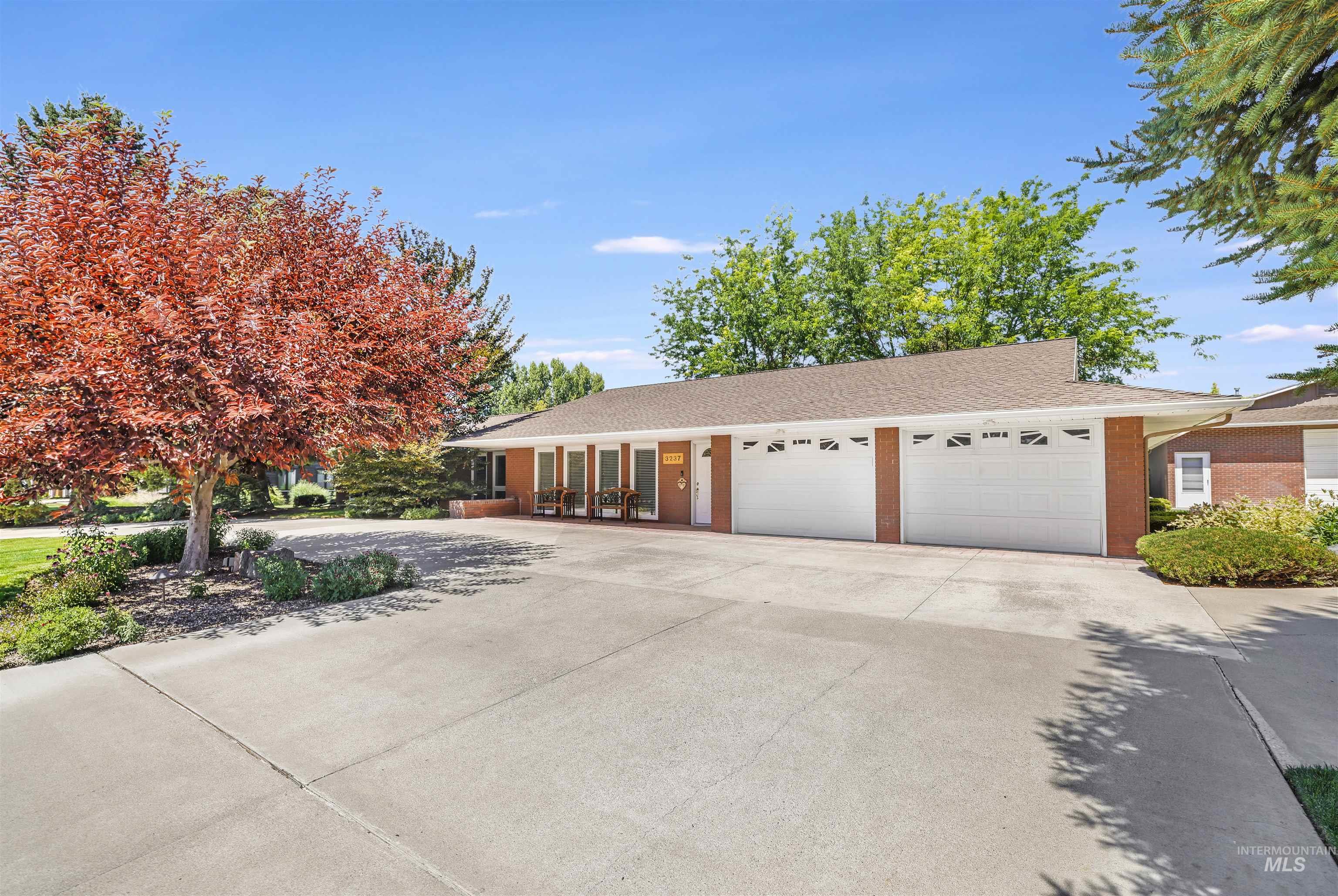 3237 Woodridge Dr, Twin Falls, Idaho 83301, 5 Bedrooms, 3 Bathrooms, Residential For Sale, Price $775,000, 98987430