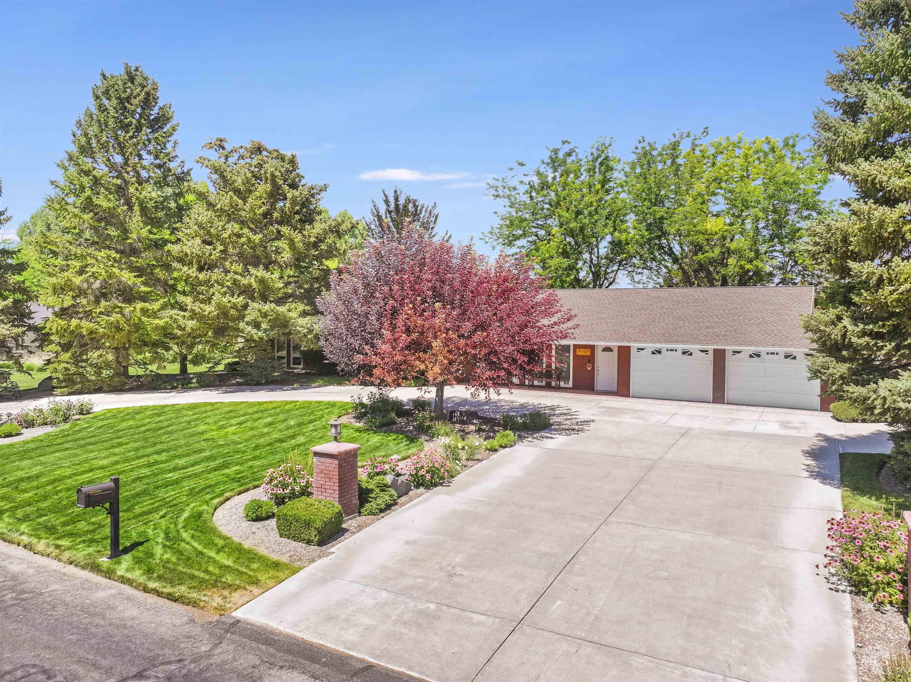 3237 Woodridge Dr, Twin Falls, Idaho 83301, 5 Bedrooms, 3 Bathrooms, Residential For Sale, Price $775,000, 98987430