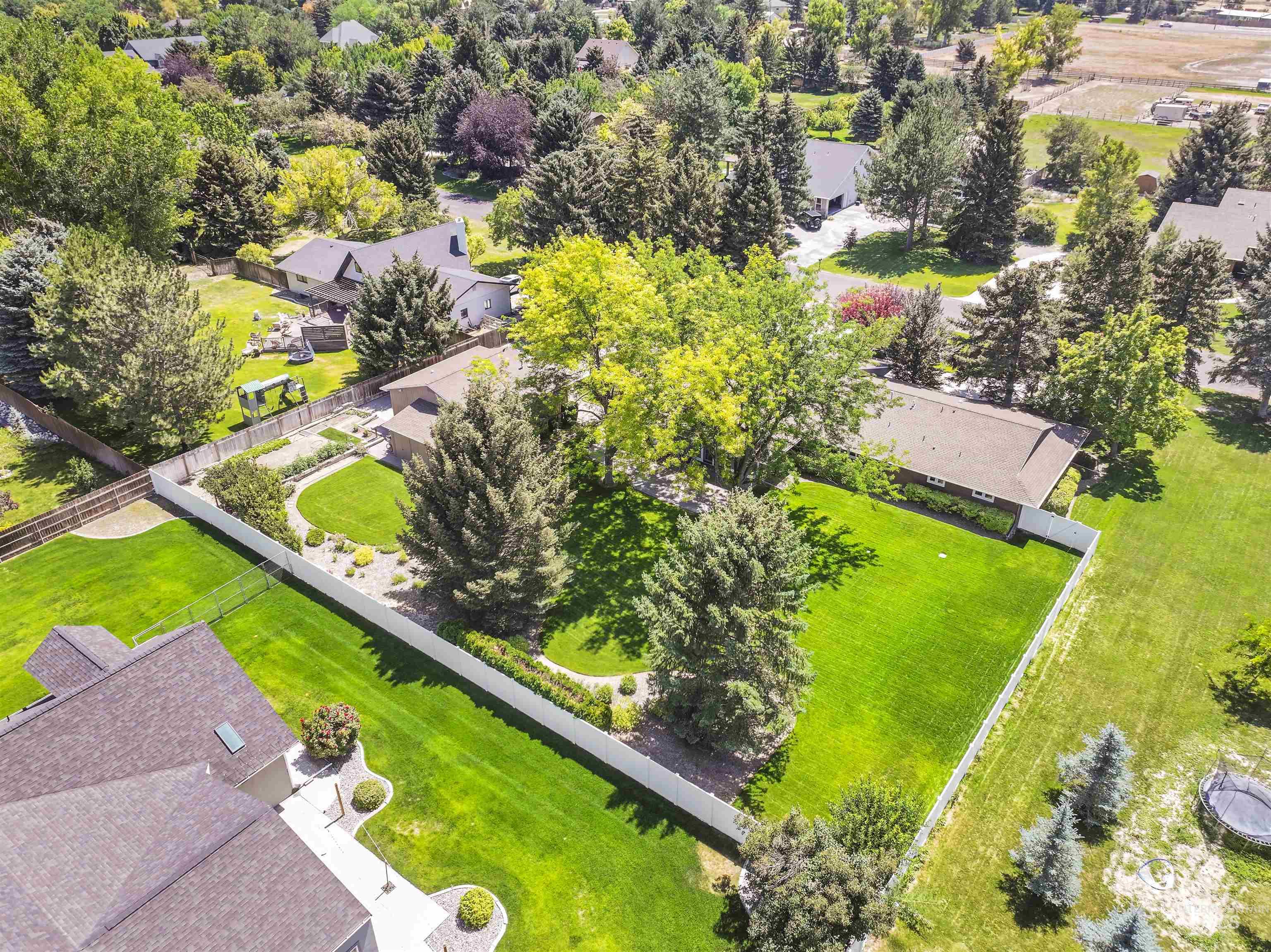 3237 Woodridge Dr, Twin Falls, Idaho 83301, 5 Bedrooms, 3 Bathrooms, Residential For Sale, Price $775,000, 98987430