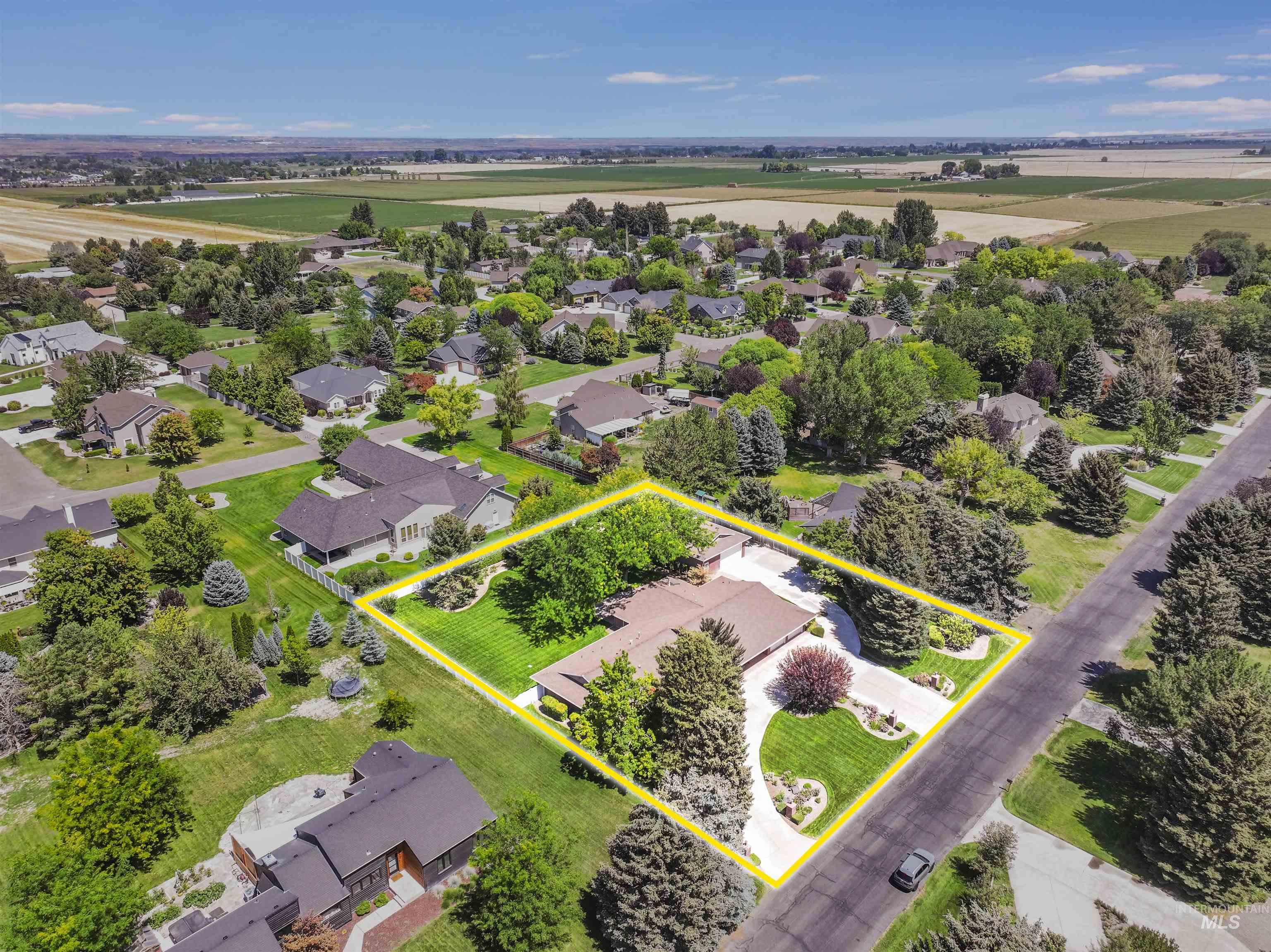 3237 Woodridge Dr, Twin Falls, Idaho 83301, 5 Bedrooms, 3 Bathrooms, Residential For Sale, Price $775,000, 98987430