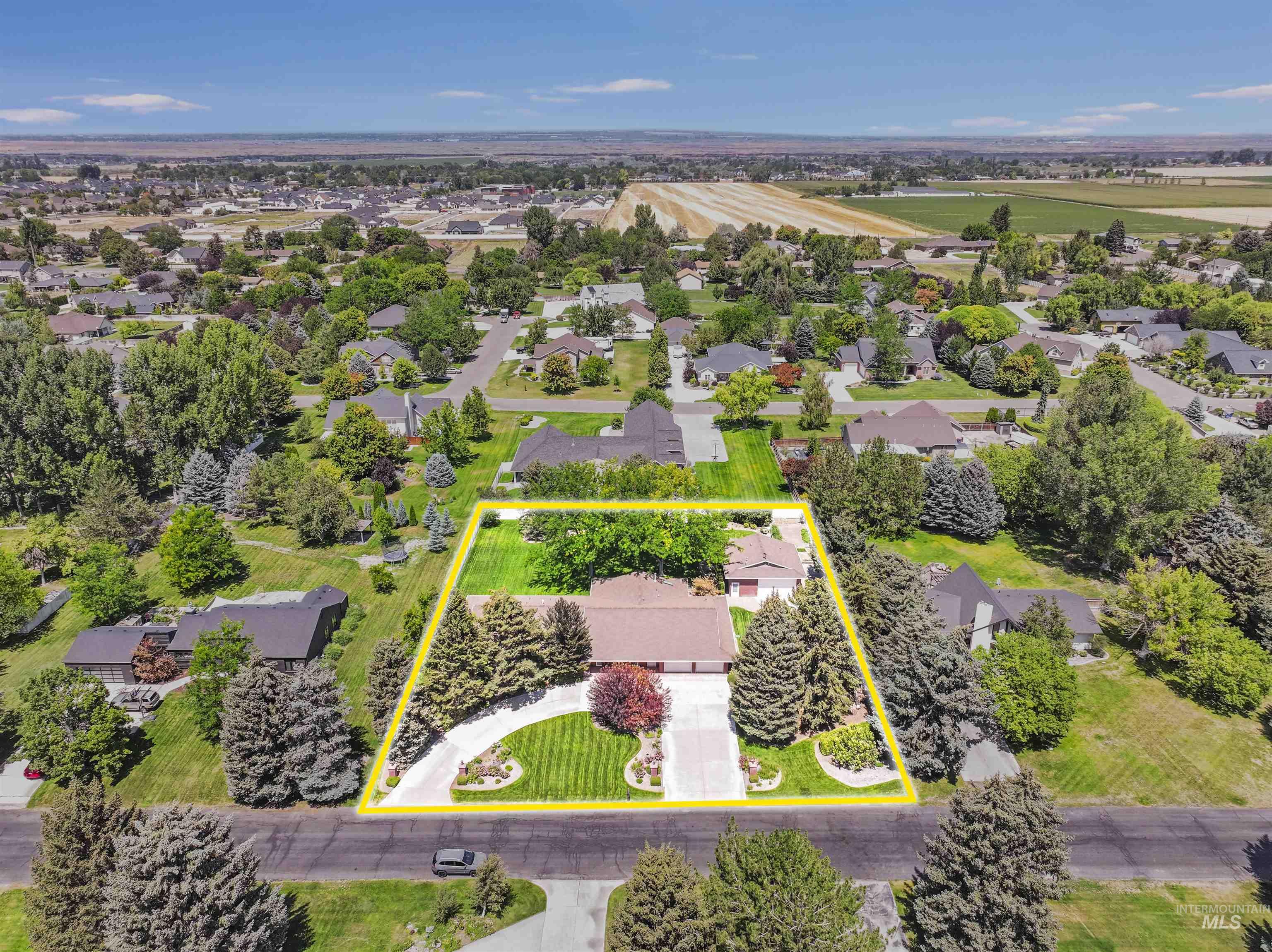 3237 Woodridge Dr, Twin Falls, Idaho 83301, 5 Bedrooms, 3 Bathrooms, Residential For Sale, Price $775,000, 98987430