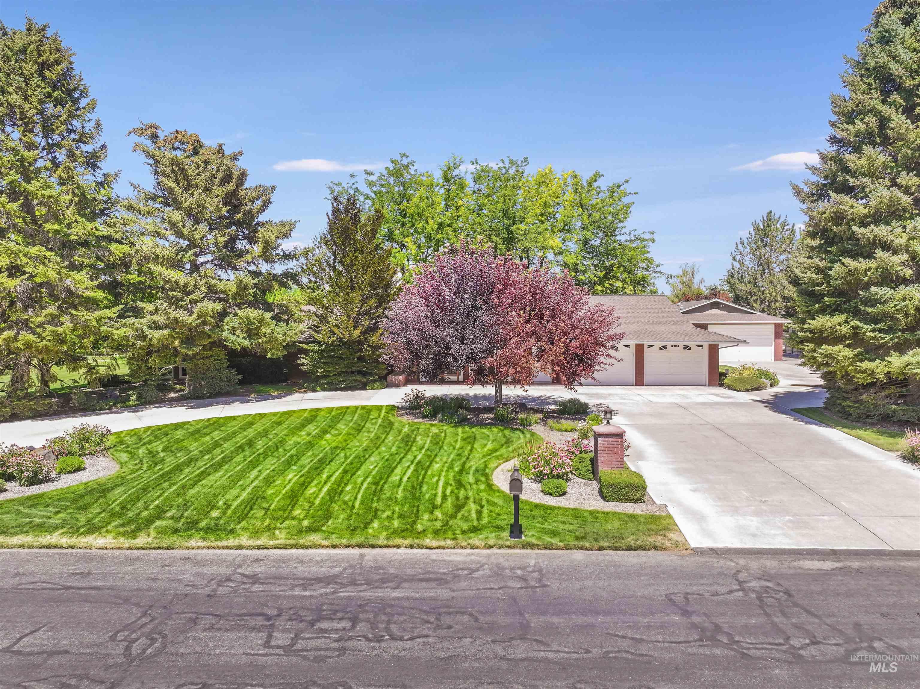 3237 Woodridge Dr, Twin Falls, Idaho 83301, 5 Bedrooms, 3 Bathrooms, Residential For Sale, Price $775,000, 98987430