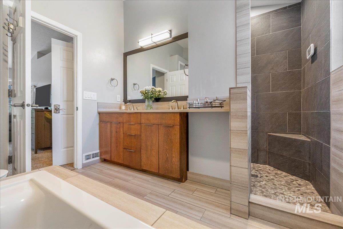 2601 E Green Canyon Dr, Meridian, Idaho 83642, 6 Bedrooms, 3.5 Bathrooms, Residential For Sale, Price $699,900, 98987432