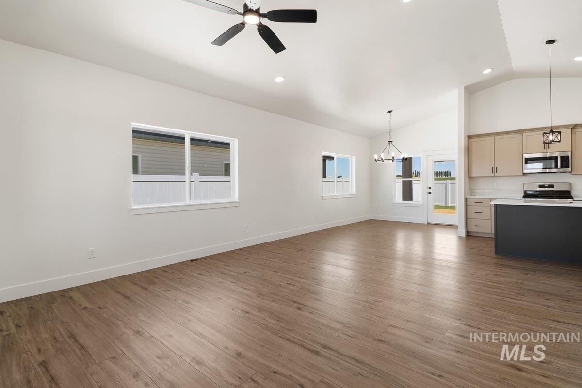 2006 Trae Street, Jerome, Idaho 83338, 3 Bedrooms, 2 Bathrooms, Residential For Sale, Price $384,000,MLS 98987438