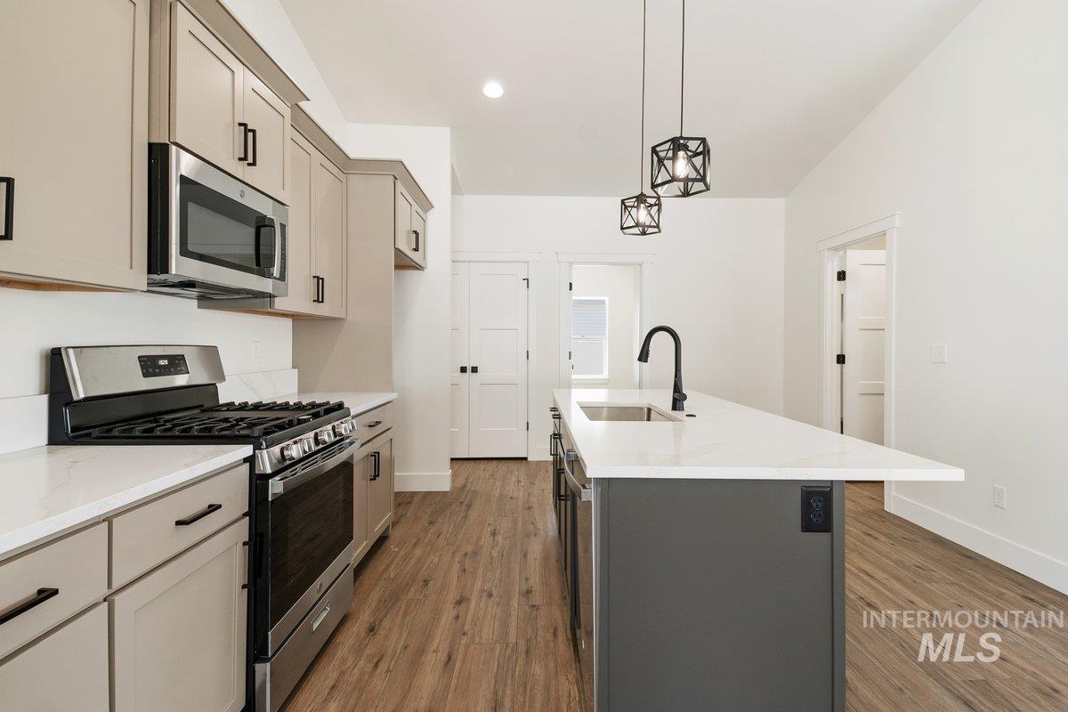 2006 Trae Street, Jerome, Idaho 83338, 3 Bedrooms, 2 Bathrooms, Residential For Sale, Price $384,000,MLS 98987438