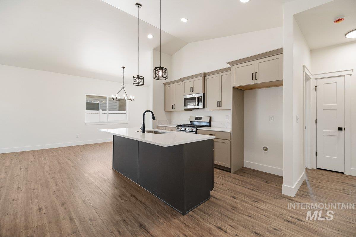 2006 Trae Street, Jerome, Idaho 83338, 3 Bedrooms, 2 Bathrooms, Residential For Sale, Price $384,000,MLS 98987438