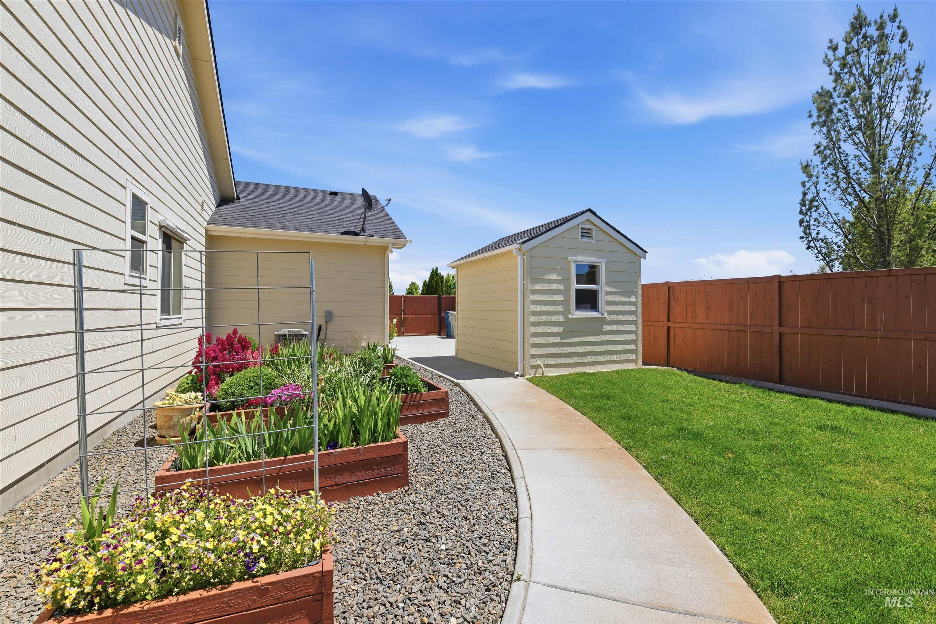 1091 N Hornback Ave, Star, Idaho 83669, 3 Bedrooms, 2 Bathrooms, Residential For Sale, Price $605,000, 98987450