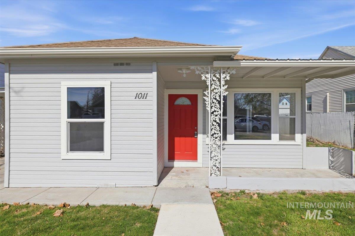 1011 10th Ave South, Nampa, Idaho 83651, 2 Bedrooms, 1 Bathroom, Residential Income For Sale, Price $359,900, 98987459