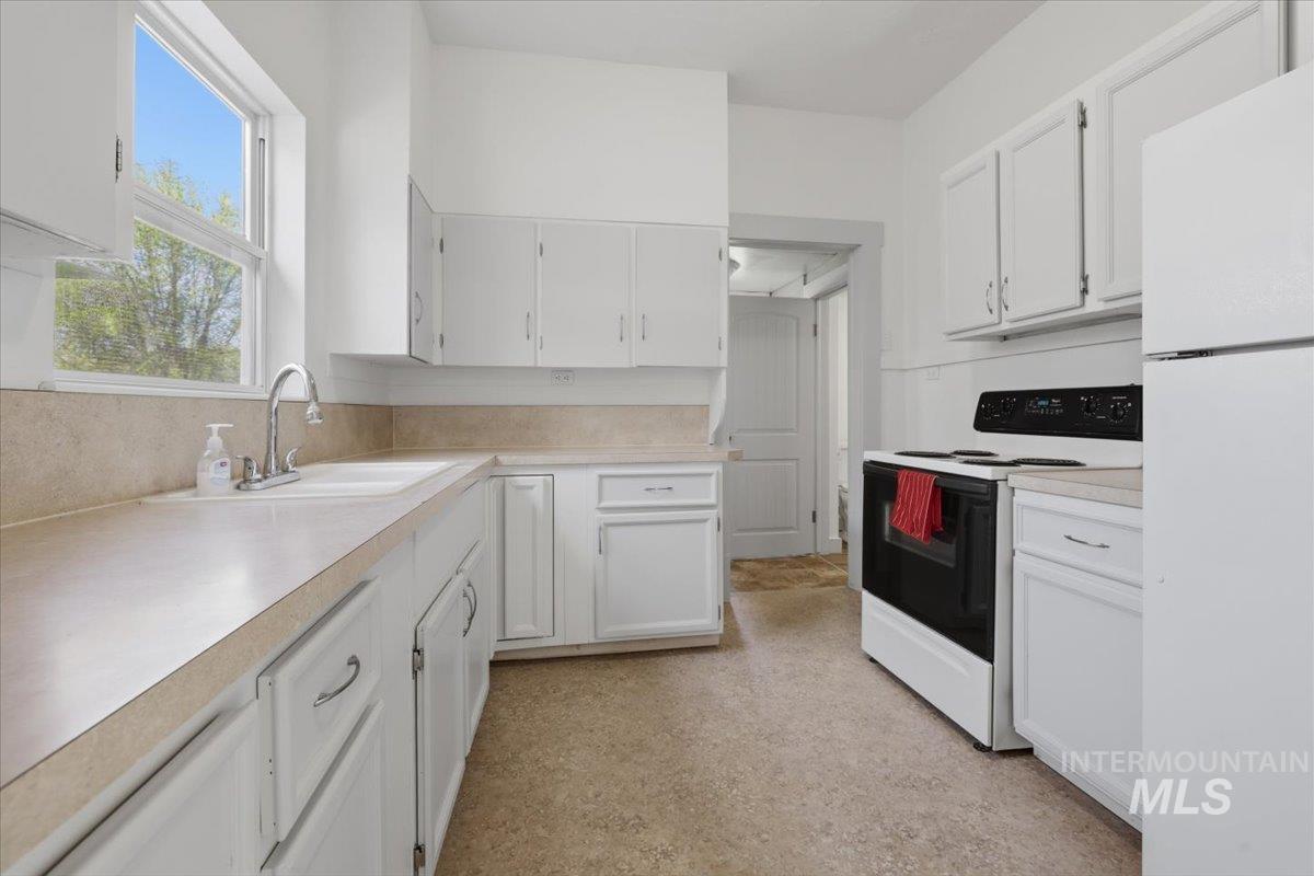 1011 10th Ave South, Nampa, Idaho 83651, 2 Bedrooms, 1 Bathroom, Residential Income For Sale, Price $359,900, 98987459