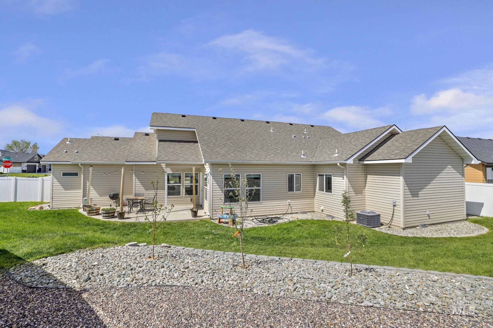 1040 Blueridge Dr, Kimberly, Idaho 83341-1828, 3 Bedrooms, 2.5 Bathrooms, Residential For Sale, Price $479,900, 98987461
