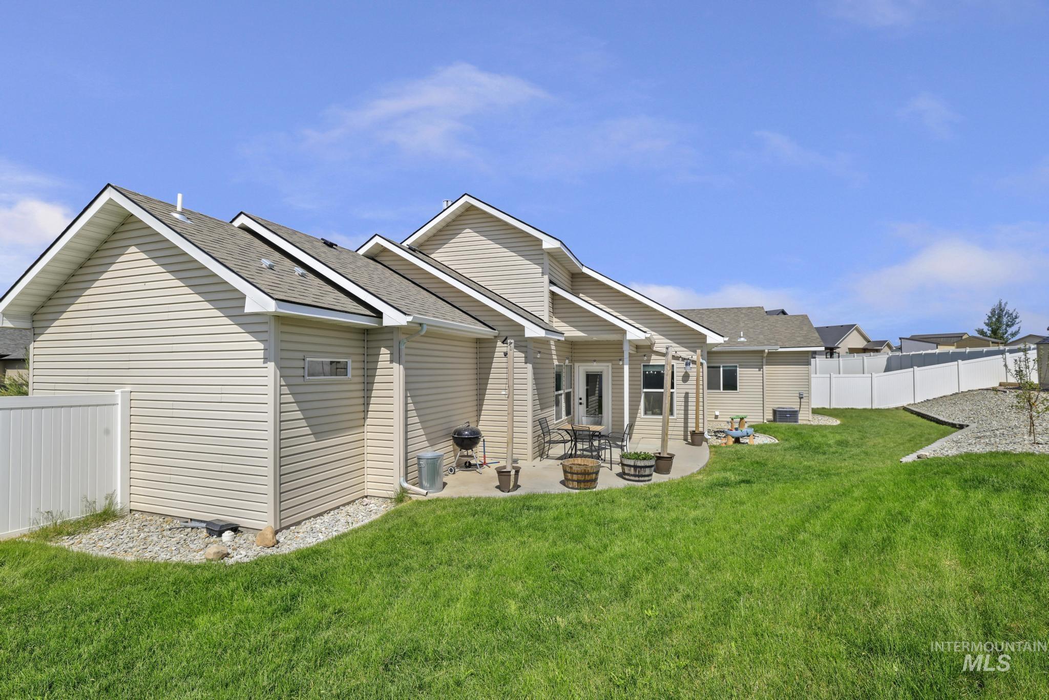 1040 Blueridge Dr, Kimberly, Idaho 83341-1828, 3 Bedrooms, 2.5 Bathrooms, Residential For Sale, Price $479,900, 98987461
