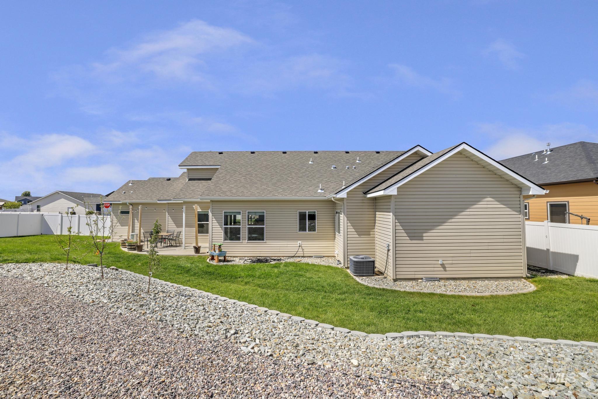 1040 Blueridge Dr, Kimberly, Idaho 83341-1828, 3 Bedrooms, 2.5 Bathrooms, Residential For Sale, Price $479,900, 98987461