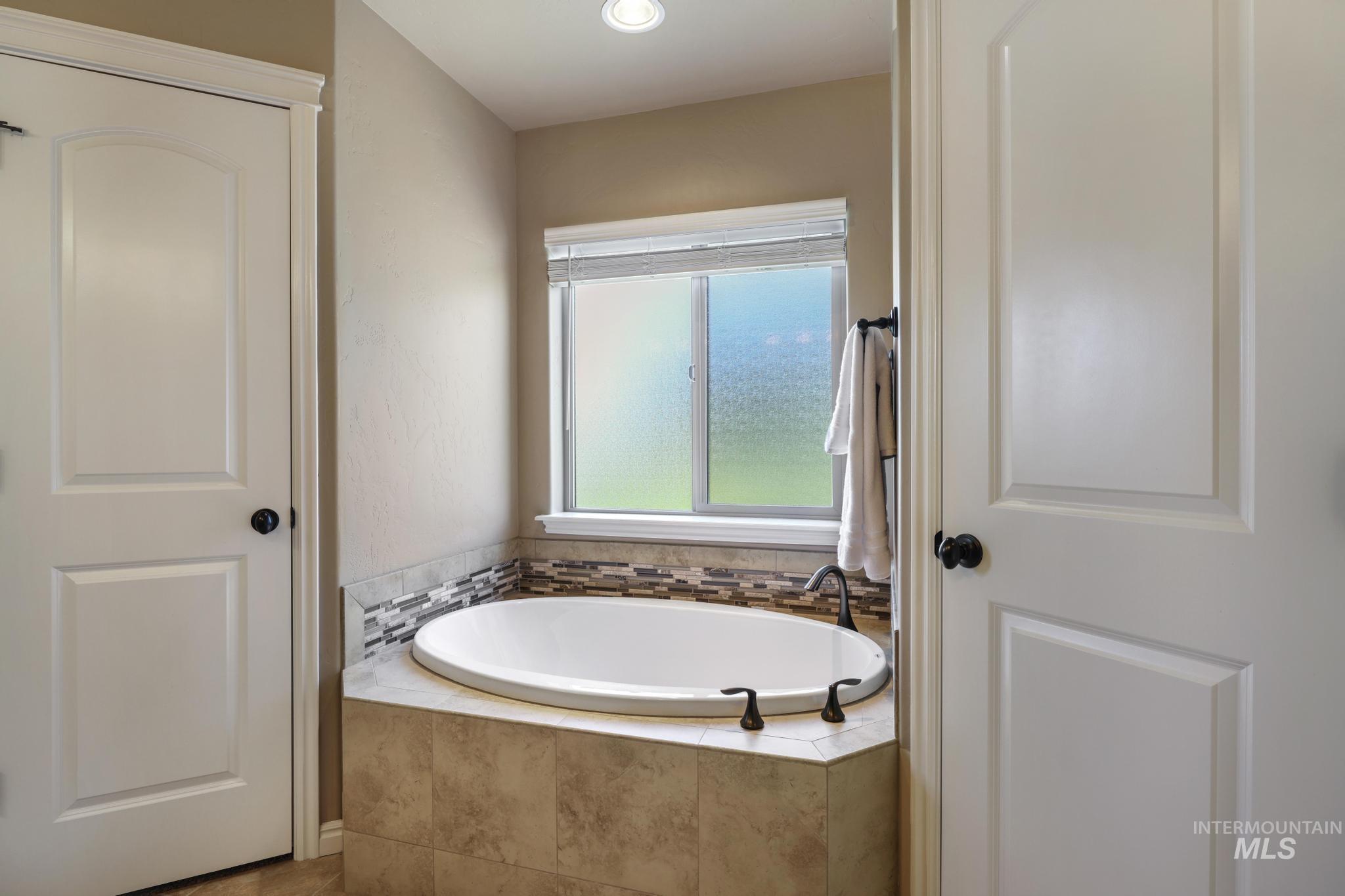 3623 E 3880 N, Kimberly, Idaho 83341, 4 Bedrooms, 2 Bathrooms, Residential For Sale, Price $580,000, 98987462