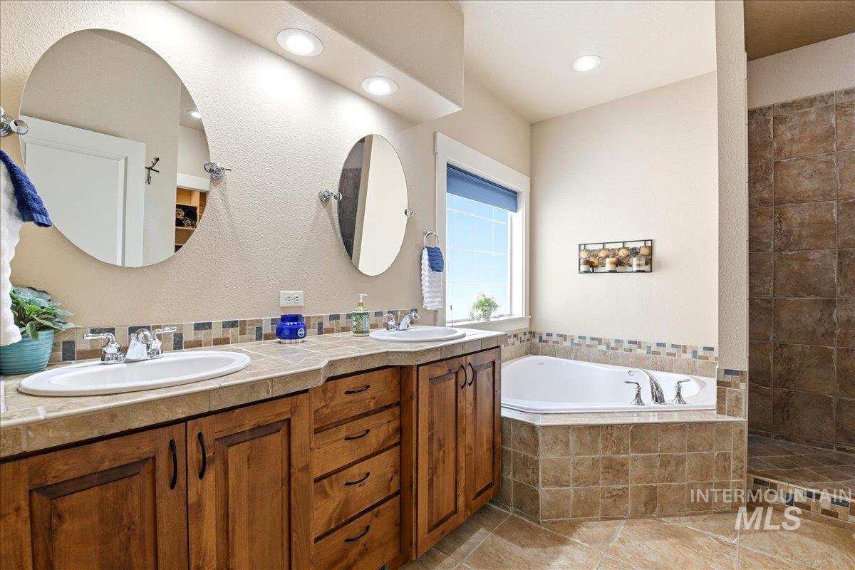 2884 W Torana, Meridian, Idaho 83646, 3 Bedrooms, 2.5 Bathrooms, Residential For Sale, Price $769,900, 98987467