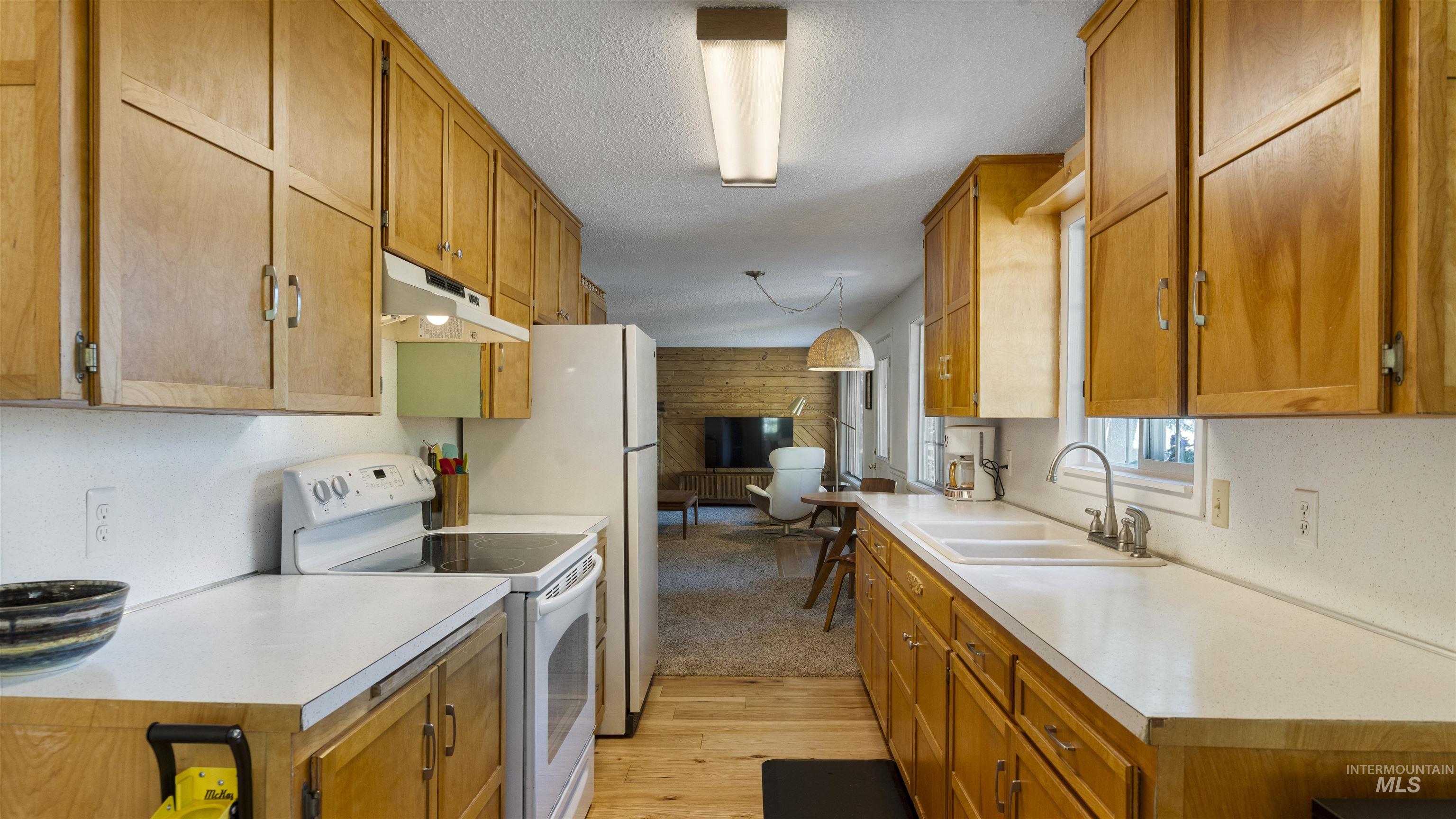 3 Laguna Place, Cascade, Idaho 83611, 2 Bedrooms, 1 Bathroom, Residential For Sale, Price $539,000,MLS 98987473