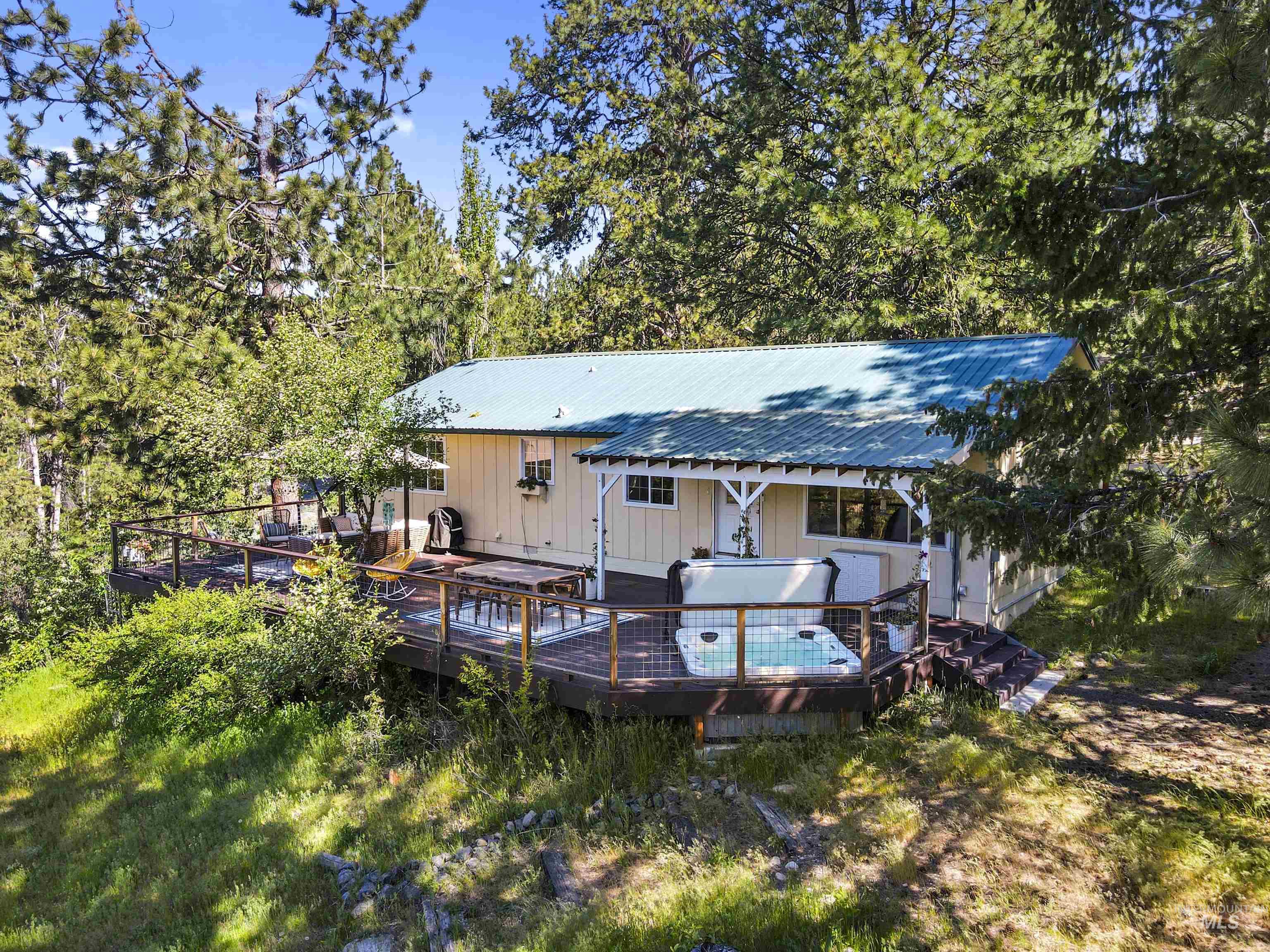 3 Laguna Place, Cascade, Idaho 83611, 2 Bedrooms, 1 Bathroom, Residential For Sale, Price $539,000,MLS 98987473