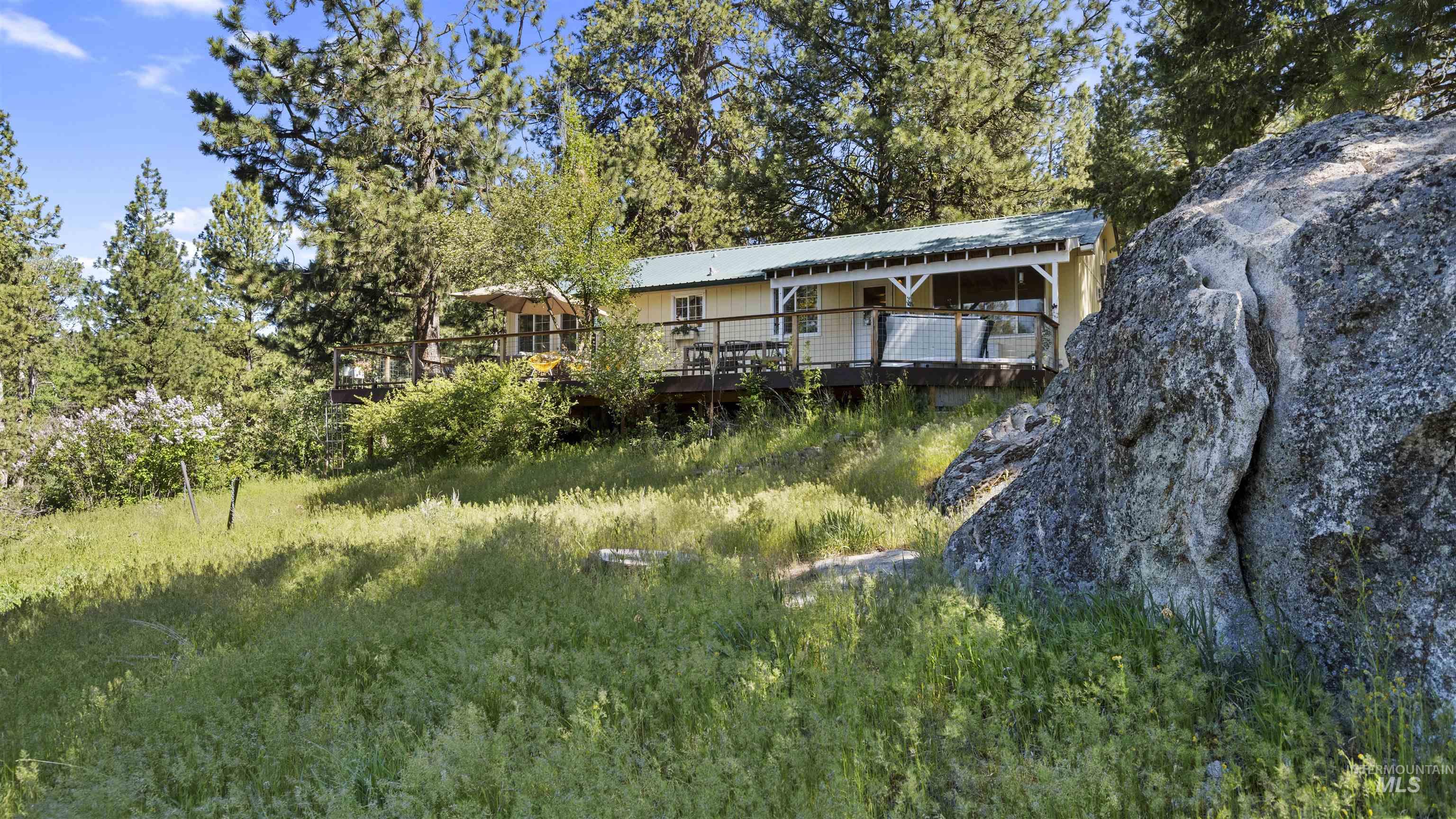3 Laguna Place, Cascade, Idaho 83611, 2 Bedrooms, 1 Bathroom, Residential For Sale, Price $539,000,MLS 98987473