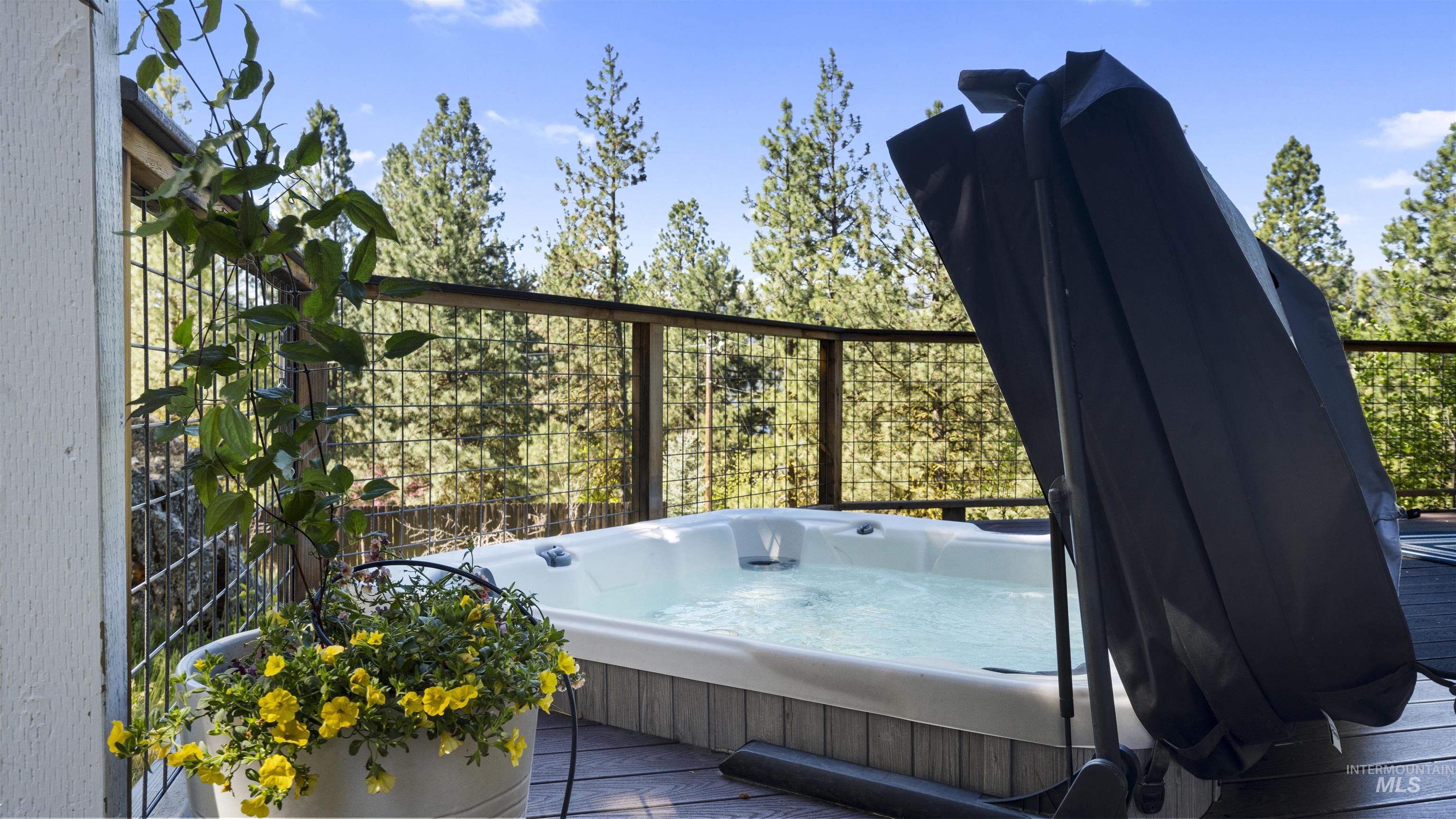 3 Laguna Place, Cascade, Idaho 83611, 2 Bedrooms, 1 Bathroom, Residential For Sale, Price $539,000,MLS 98987473