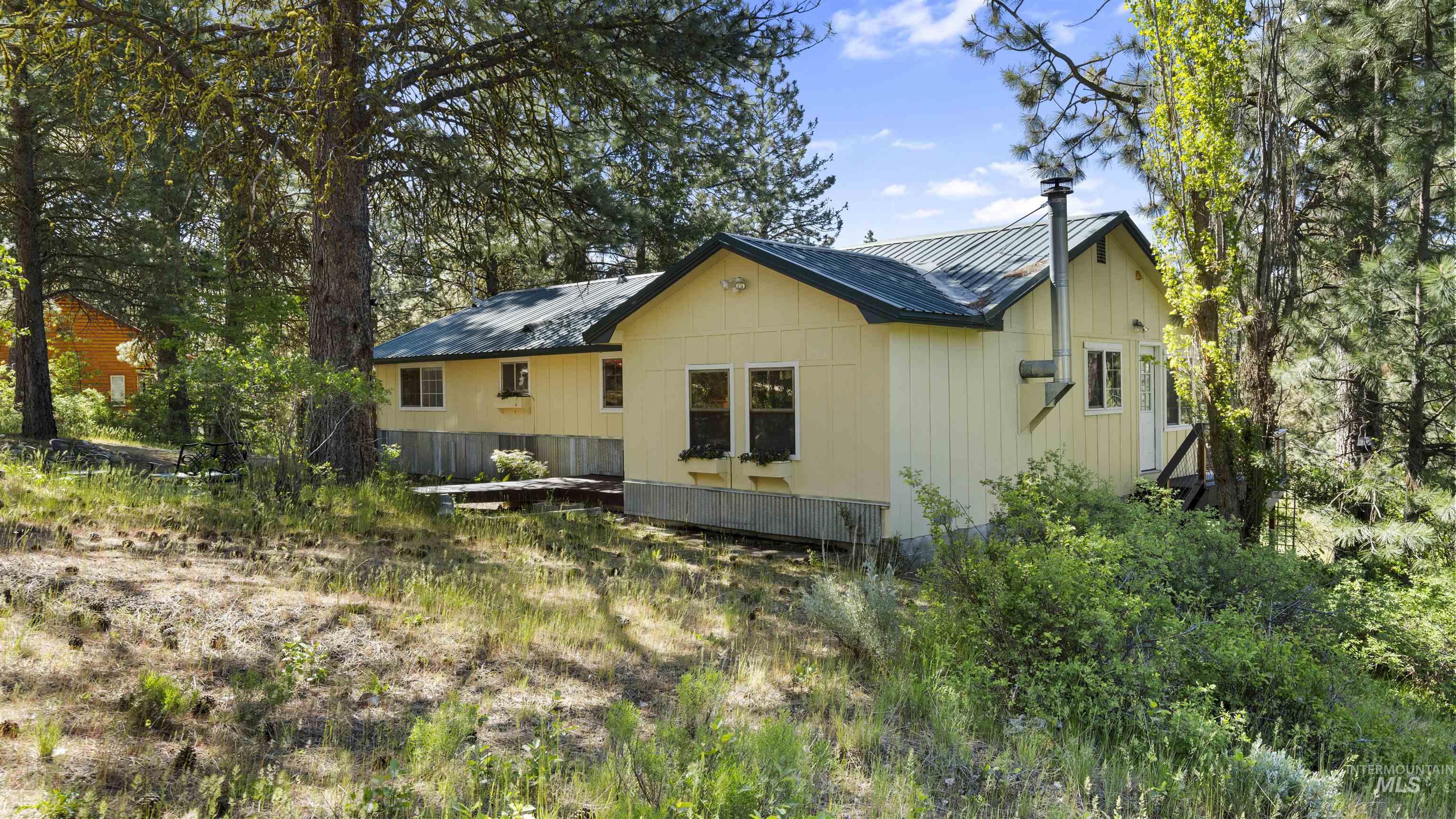 3 Laguna Place, Cascade, Idaho 83611, 2 Bedrooms, 1 Bathroom, Residential For Sale, Price $539,000,MLS 98987473