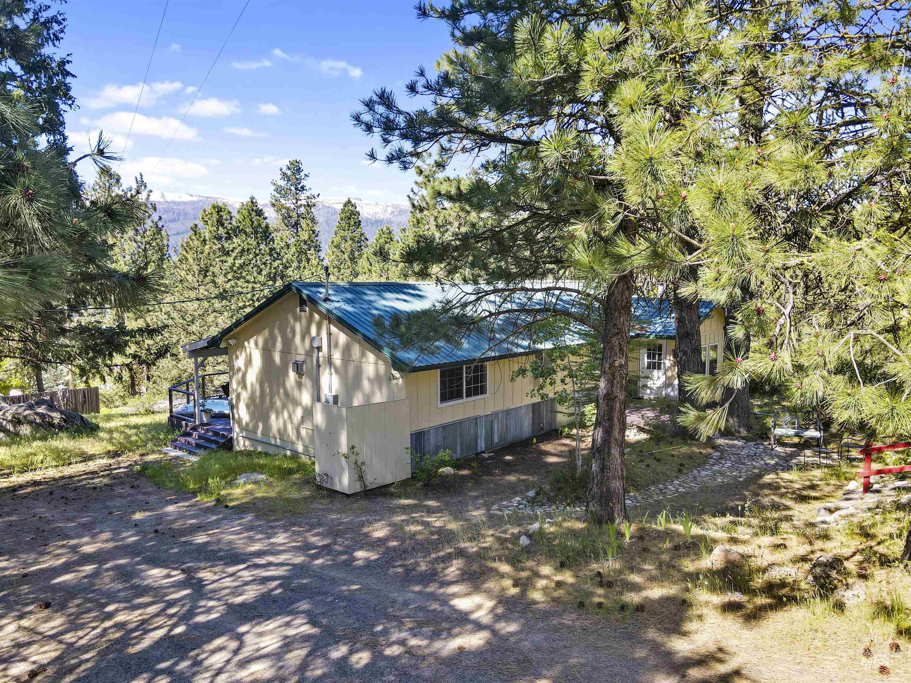 3 Laguna Place, Cascade, Idaho 83611, 2 Bedrooms, 1 Bathroom, Residential For Sale, Price $539,000,MLS 98987473