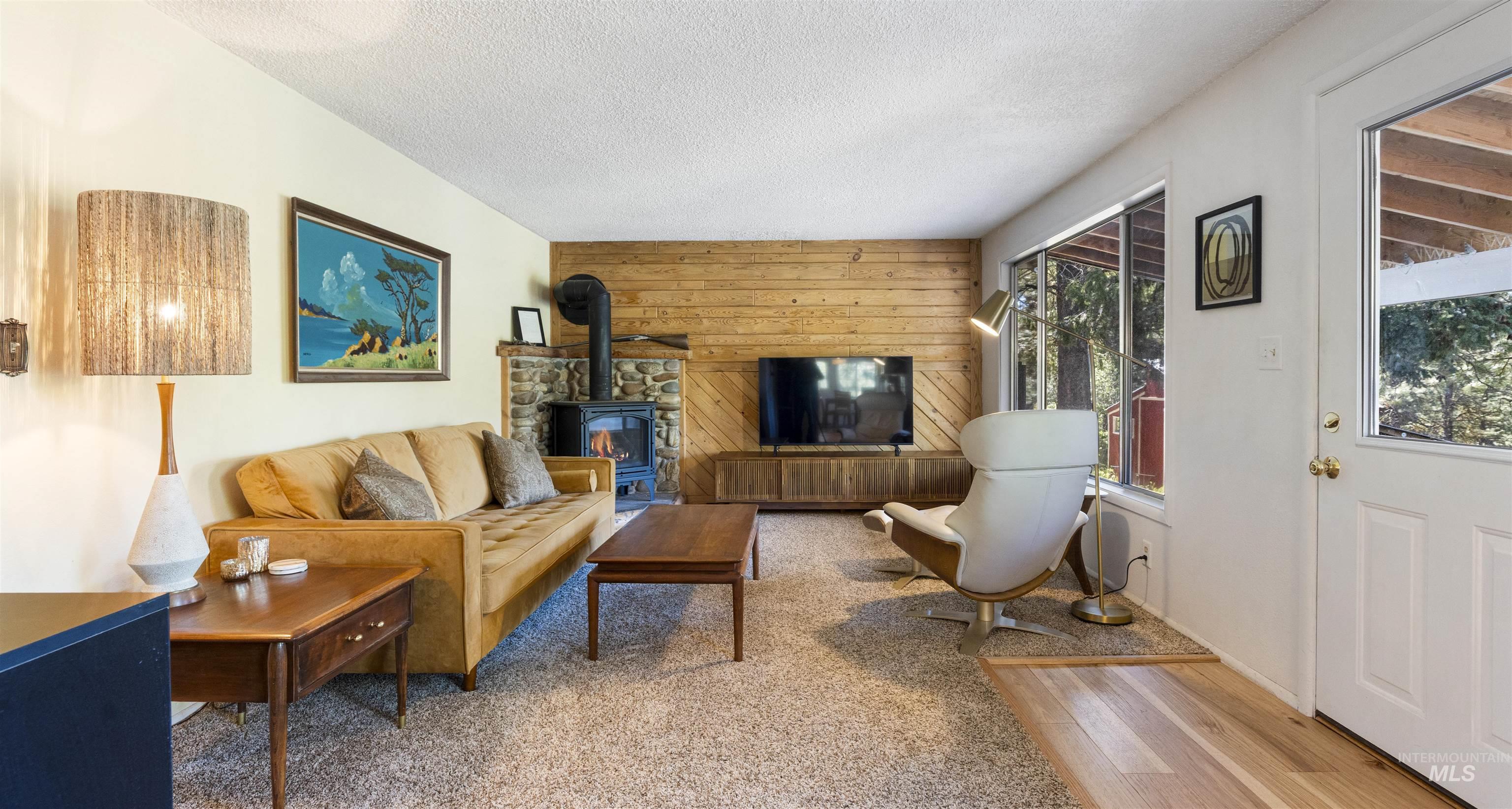 3 Laguna Place, Cascade, Idaho 83611, 2 Bedrooms, 1 Bathroom, Residential For Sale, Price $539,000,MLS 98987473