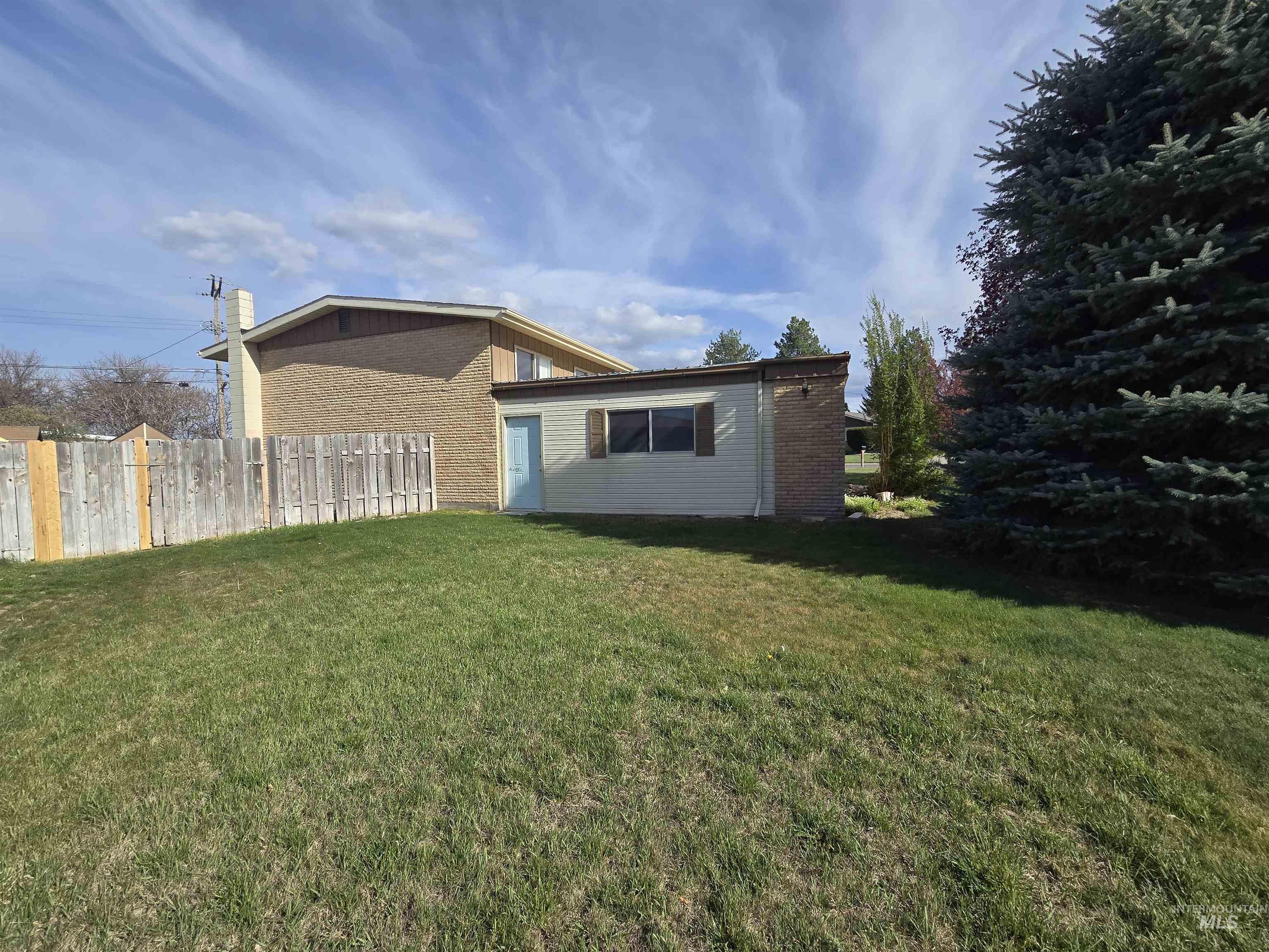 2863 Berkeley Dr., Burley, Idaho 83318, 3 Bedrooms, 2 Bathrooms, Residential For Sale, Price $340,000, 98987481