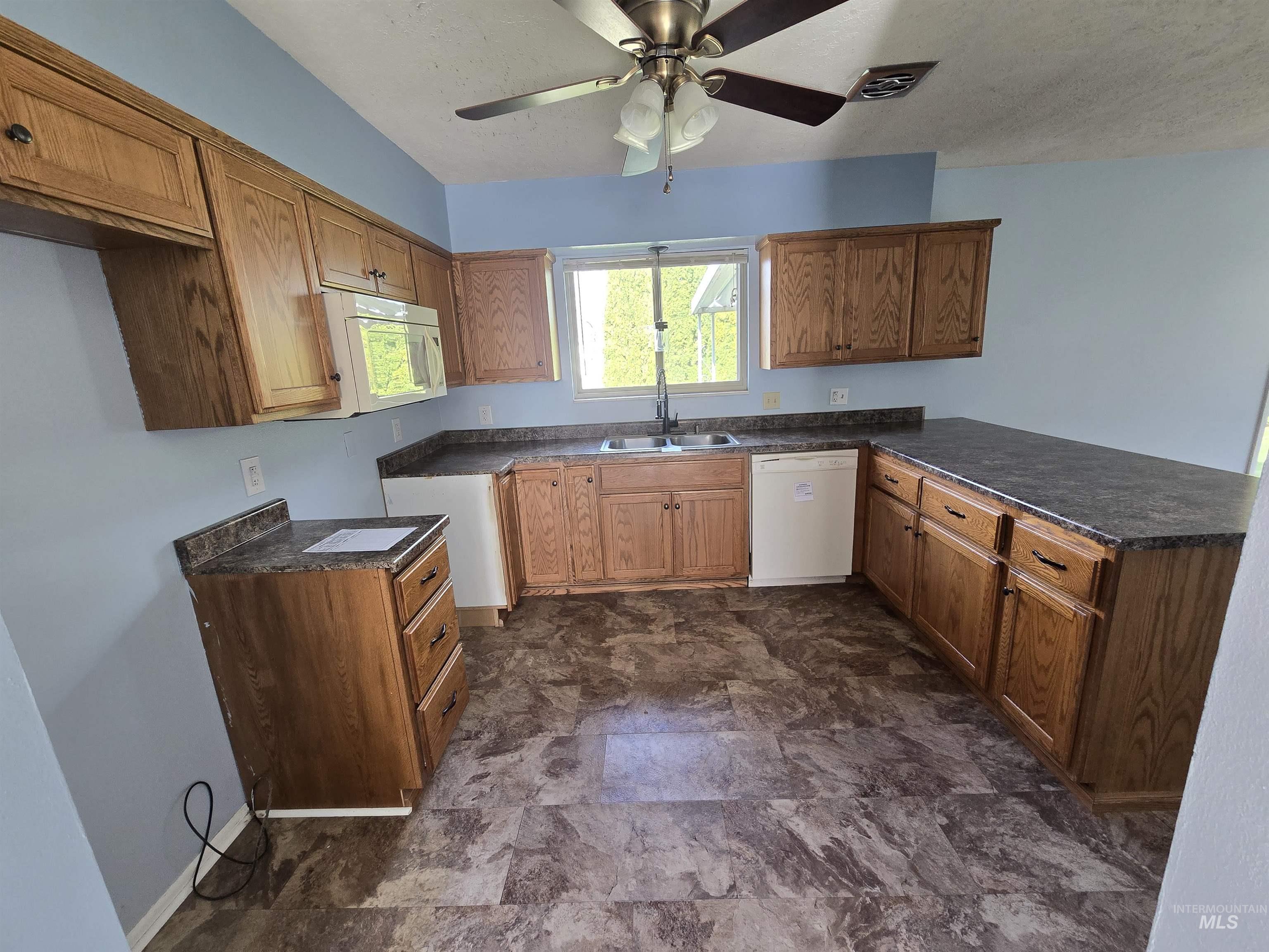 2863 Berkeley Dr., Burley, Idaho 83318, 3 Bedrooms, 2 Bathrooms, Residential For Sale, Price $340,000, 98987481