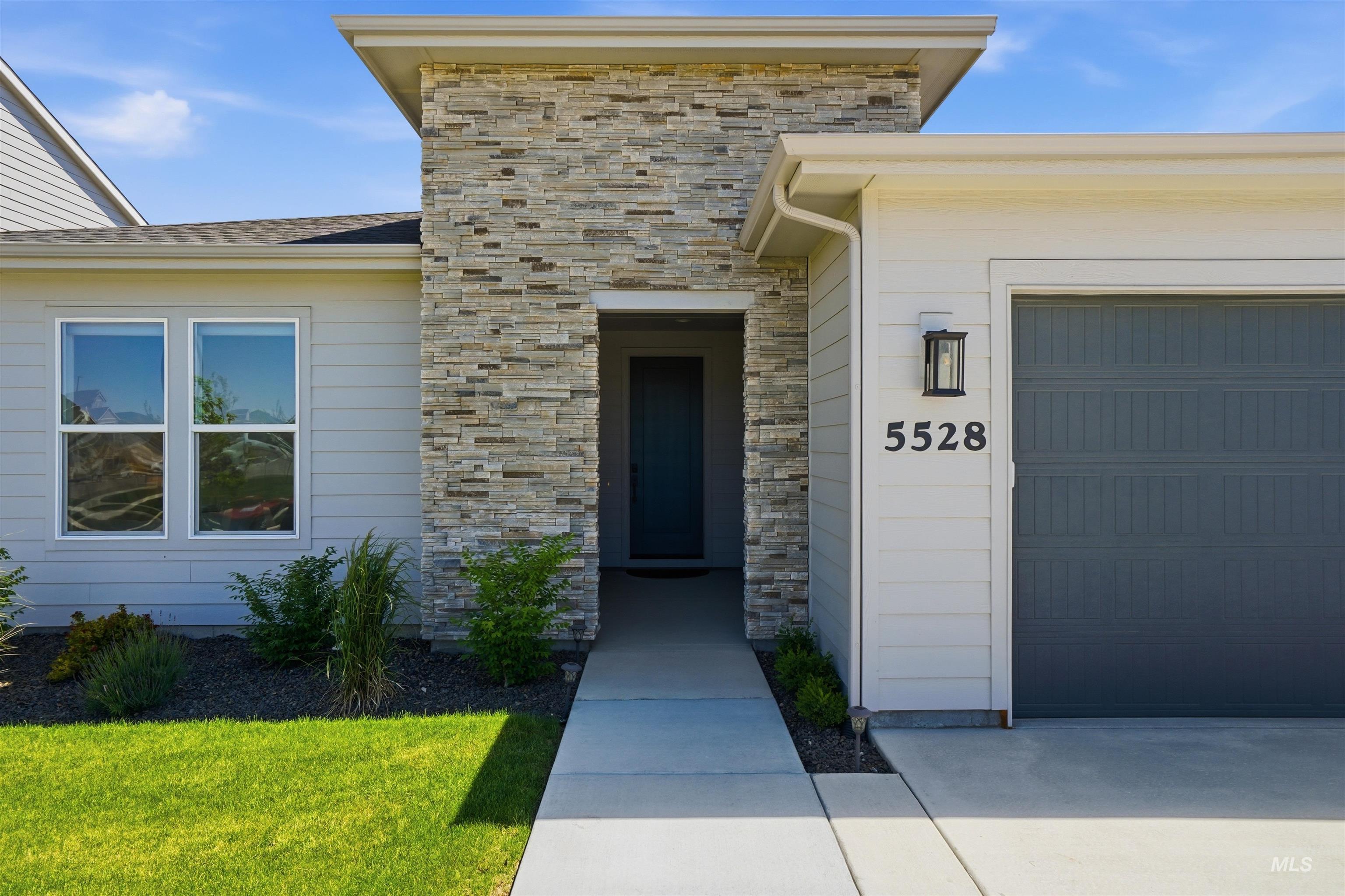 5528 N Lornwood Ave, Meridian, Idaho 83646, 3 Bedrooms, 2 Bathrooms, Residential For Sale, Price $534,000, 98987482