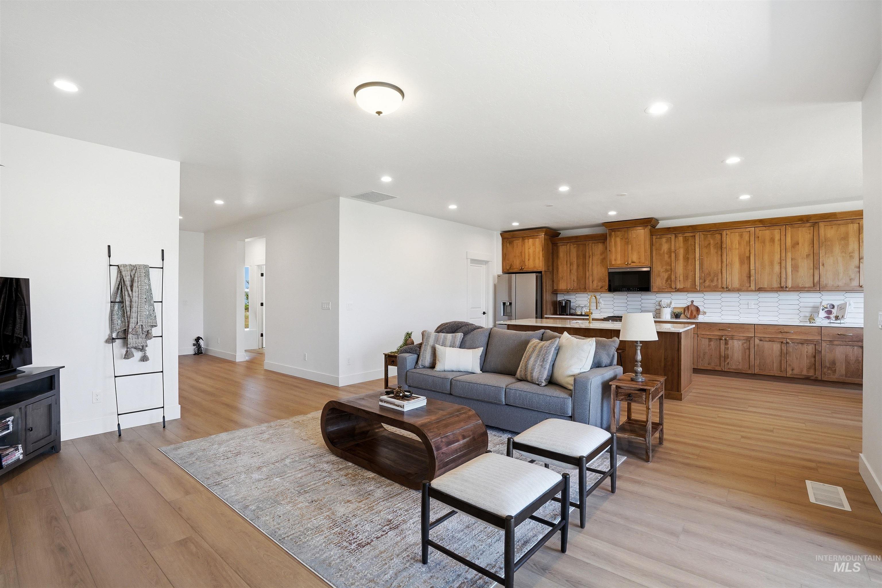5528 N Lornwood Ave, Meridian, Idaho 83646, 3 Bedrooms, 2 Bathrooms, Residential For Sale, Price $534,000, 98987482
