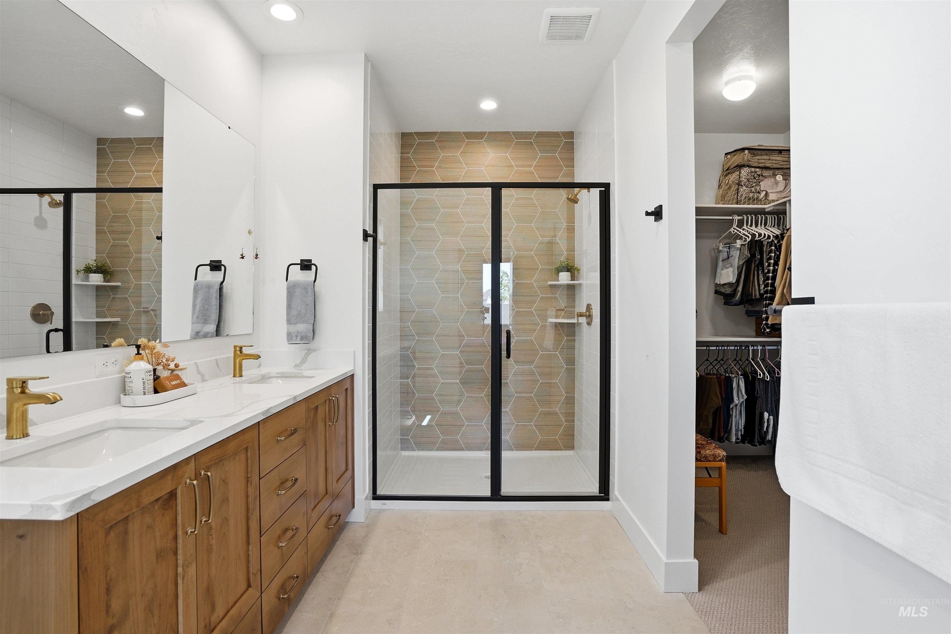 5528 N Lornwood Ave, Meridian, Idaho 83646, 3 Bedrooms, 2 Bathrooms, Residential For Sale, Price $534,000, 98987482