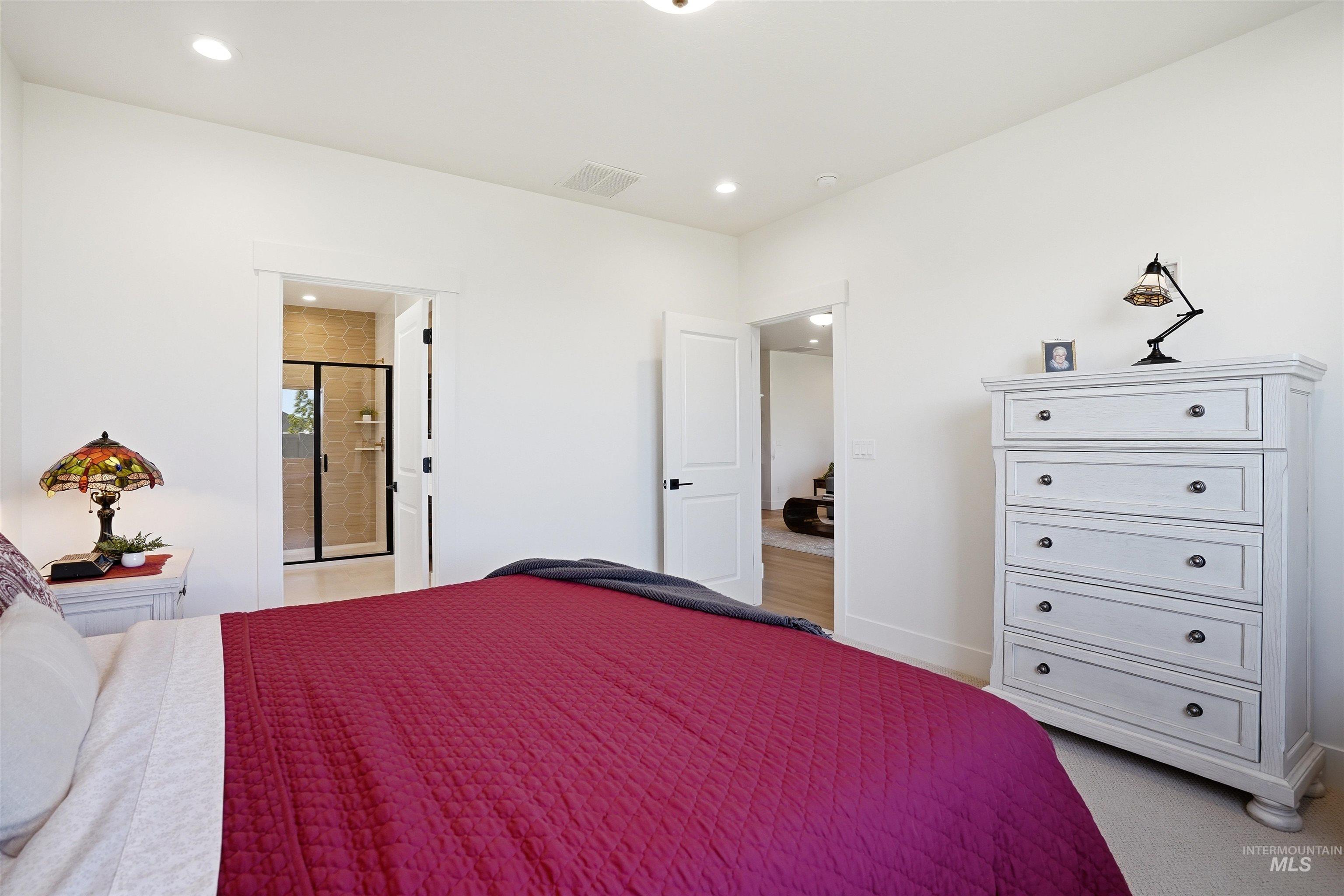 5528 N Lornwood Ave, Meridian, Idaho 83646, 3 Bedrooms, 2 Bathrooms, Residential For Sale, Price $534,000, 98987482