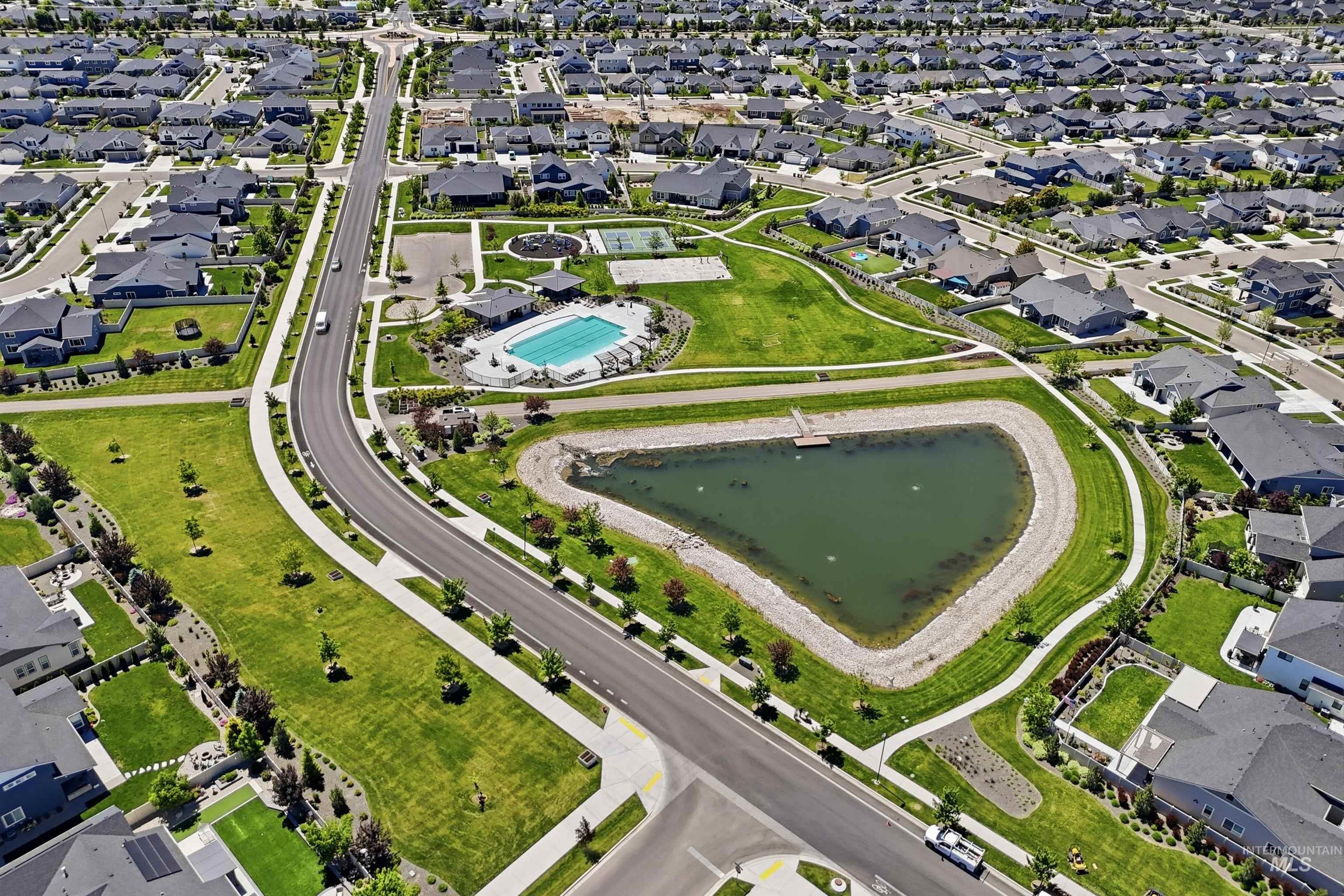 5528 N Lornwood Ave, Meridian, Idaho 83646, 3 Bedrooms, 2 Bathrooms, Residential For Sale, Price $534,000, 98987482