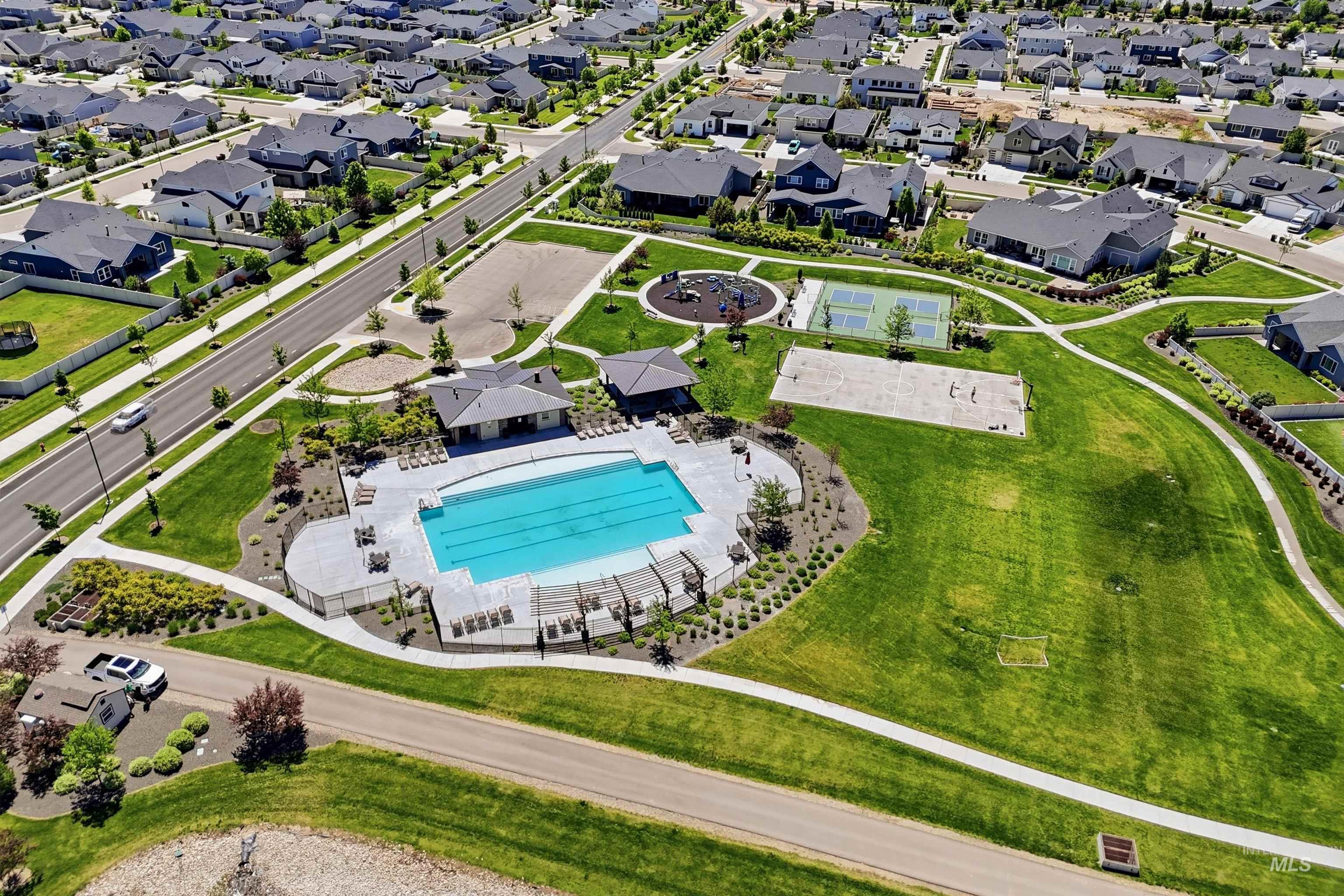 5528 N Lornwood Ave, Meridian, Idaho 83646, 3 Bedrooms, 2 Bathrooms, Residential For Sale, Price $534,000, 98987482