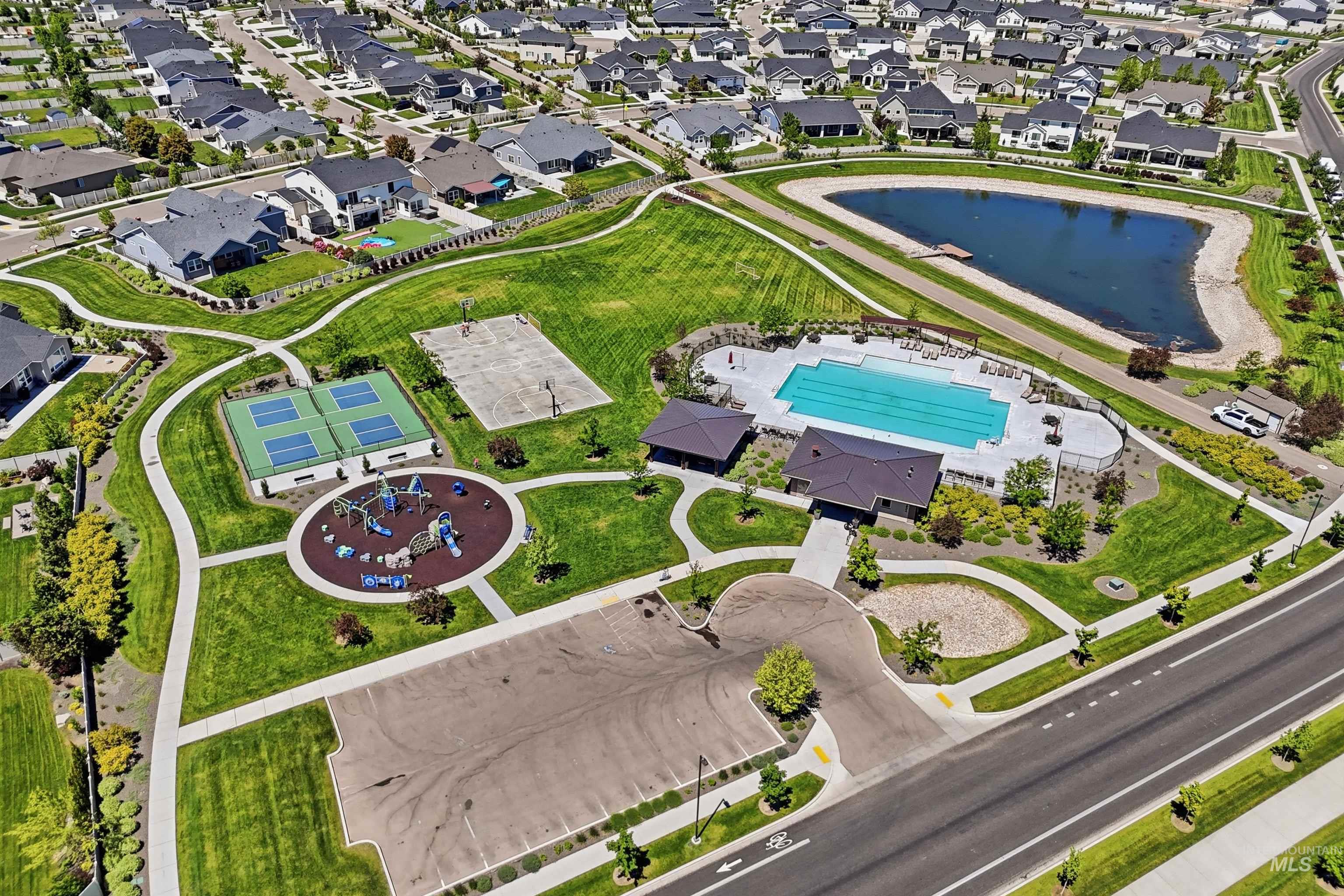 5528 N Lornwood Ave, Meridian, Idaho 83646, 3 Bedrooms, 2 Bathrooms, Residential For Sale, Price $534,000, 98987482