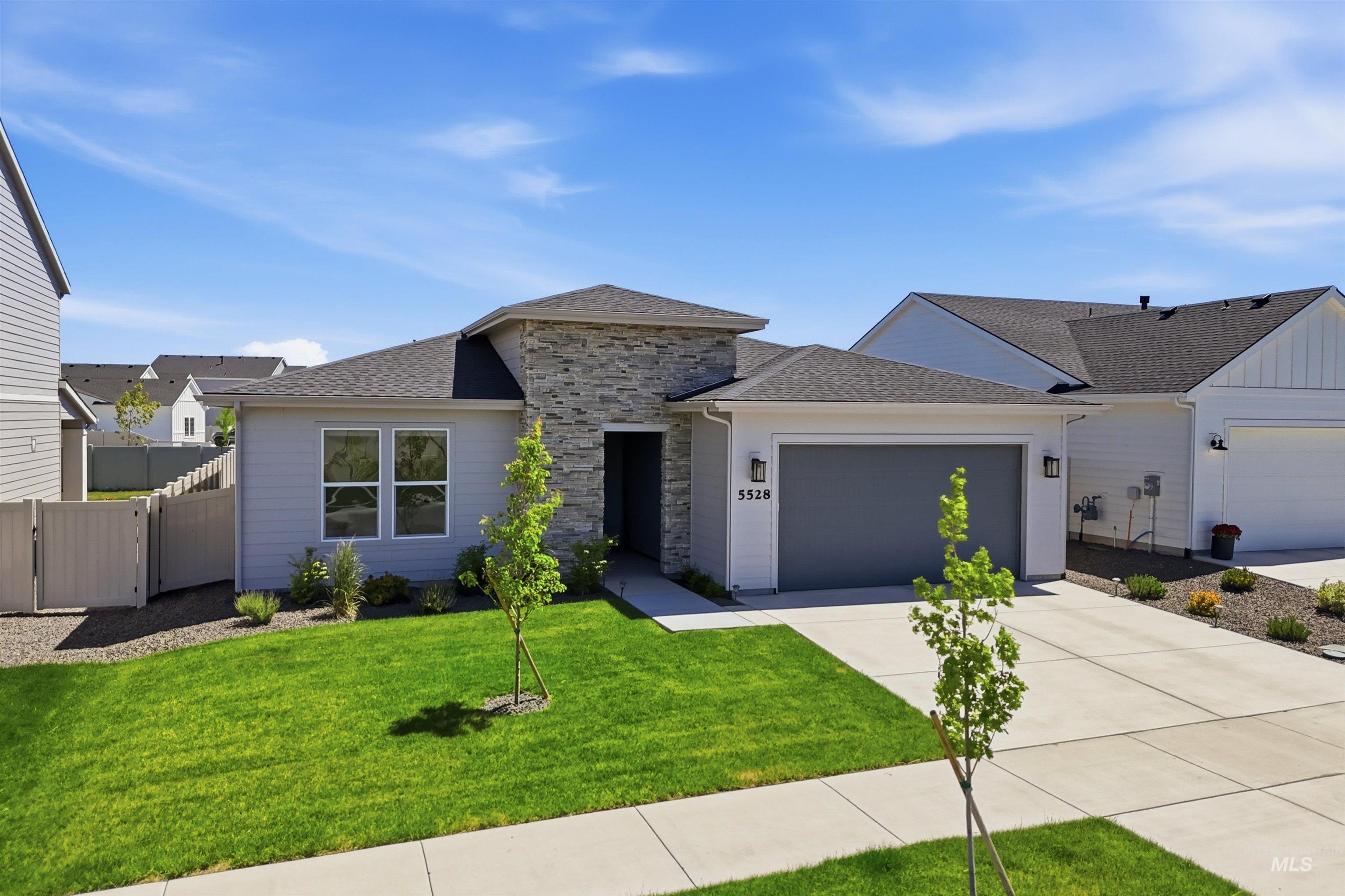 5528 N Lornwood Ave, Meridian, Idaho 83646, 3 Bedrooms, 2 Bathrooms, Residential For Sale, Price $534,000, 98987482