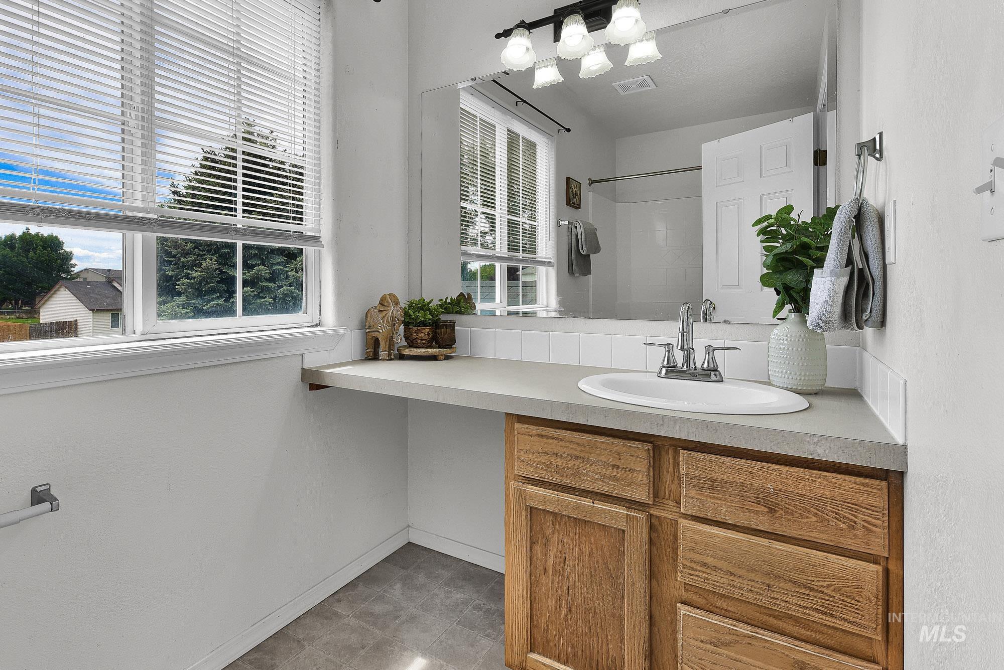 335 N Coppertree Dr., Nampa, Idaho 83686, 3 Bedrooms, 2 Bathrooms, Residential For Sale, Price $340,000, 98987485