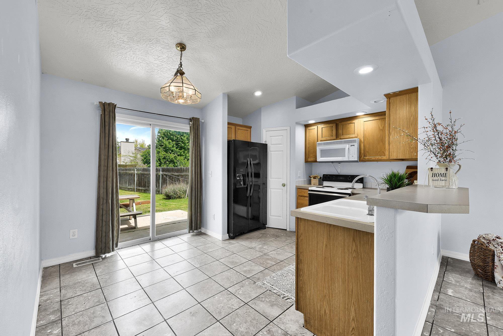 335 N Coppertree Dr., Nampa, Idaho 83686, 3 Bedrooms, 2 Bathrooms, Residential For Sale, Price $340,000, 98987485