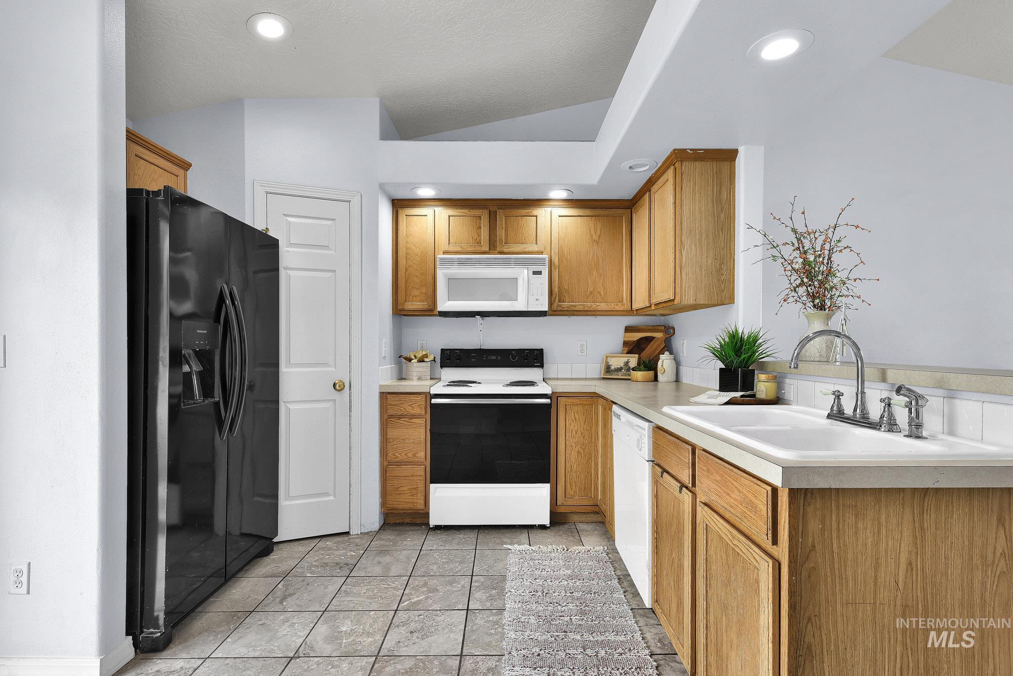 335 N Coppertree Dr., Nampa, Idaho 83686, 3 Bedrooms, 2 Bathrooms, Residential For Sale, Price $340,000, 98987485