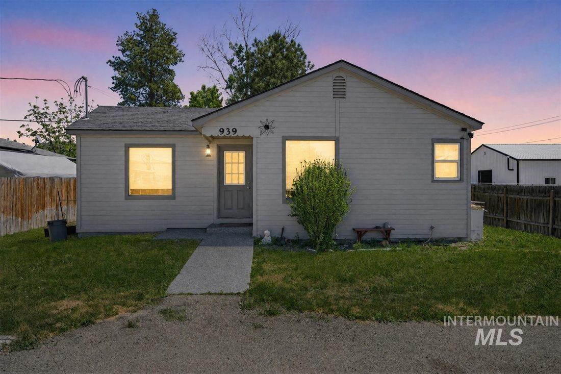 939 W Owyhee St, Kuna, Idaho 83634-2205, 2 Bedrooms, 1 Bathroom, Residential For Sale, Price $309,900, 98987488