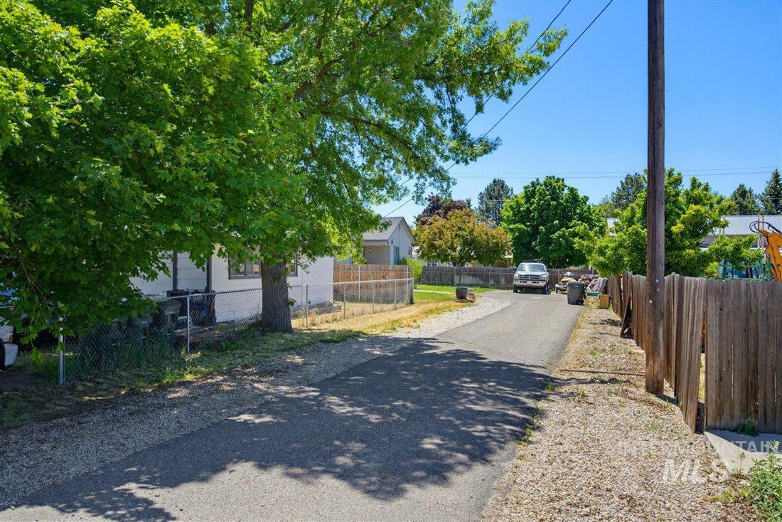 939 W Owyhee St, Kuna, Idaho 83634, 2 Bedrooms, 1 Bathroom, Residential For Sale, Price $299,999,MLS 98987488