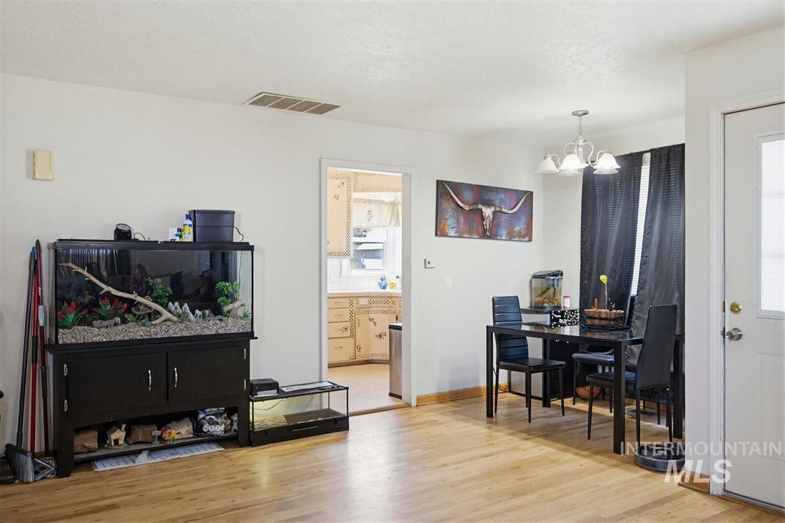 939 W Owyhee St, Kuna, Idaho 83634, 2 Bedrooms, 1 Bathroom, Residential For Sale, Price $299,999,MLS 98987488