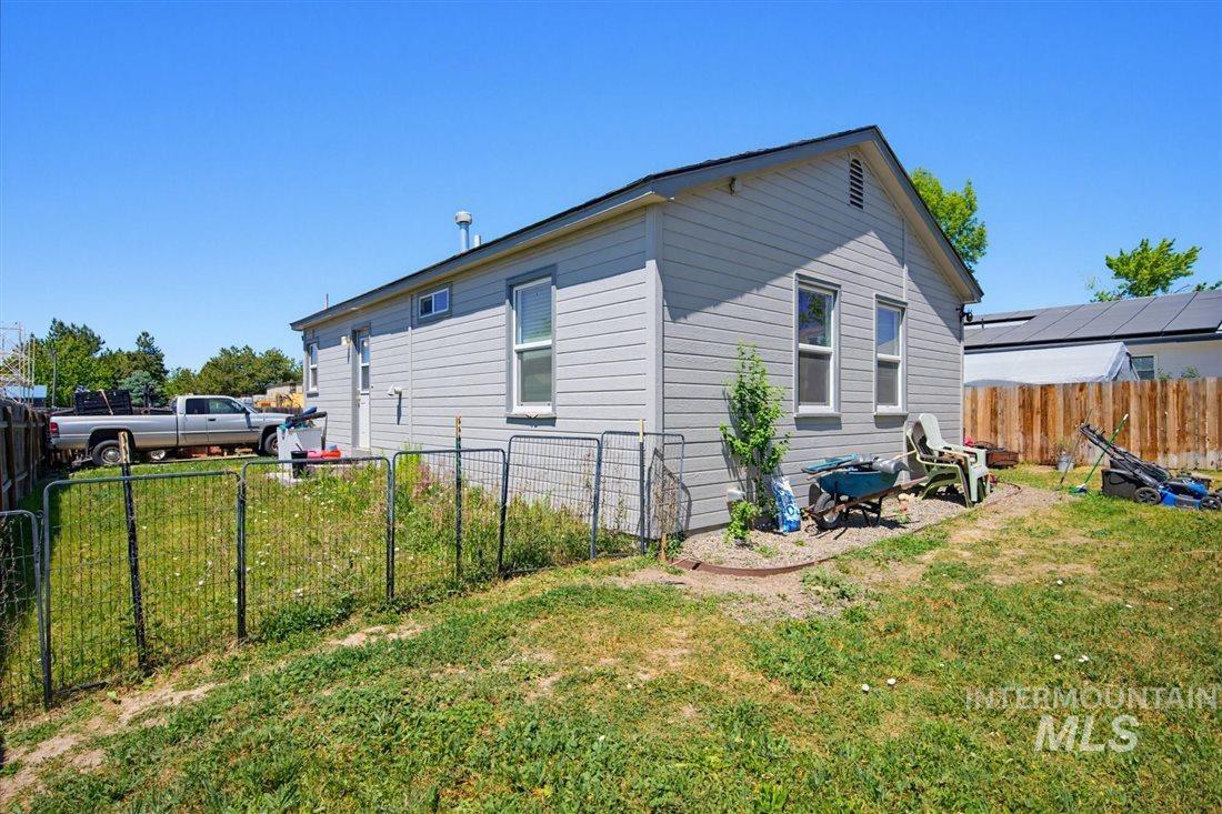 939 W Owyhee St, Kuna, Idaho 83634, 2 Bedrooms, 1 Bathroom, Residential For Sale, Price $299,999,MLS 98987488