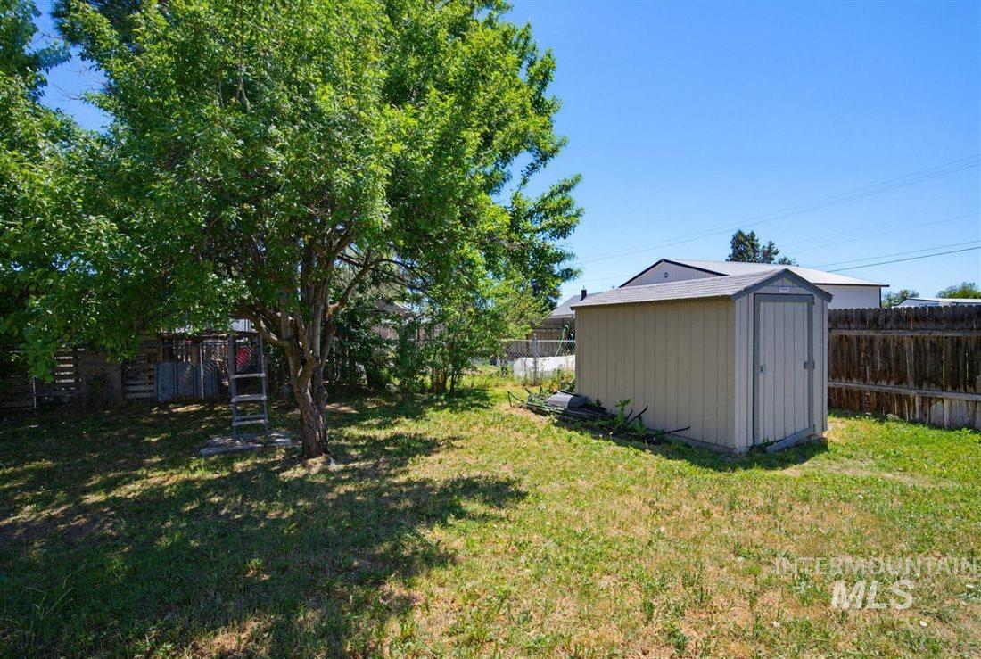 939 W Owyhee St, Kuna, Idaho 83634, 2 Bedrooms, 1 Bathroom, Residential For Sale, Price $299,999,MLS 98987488