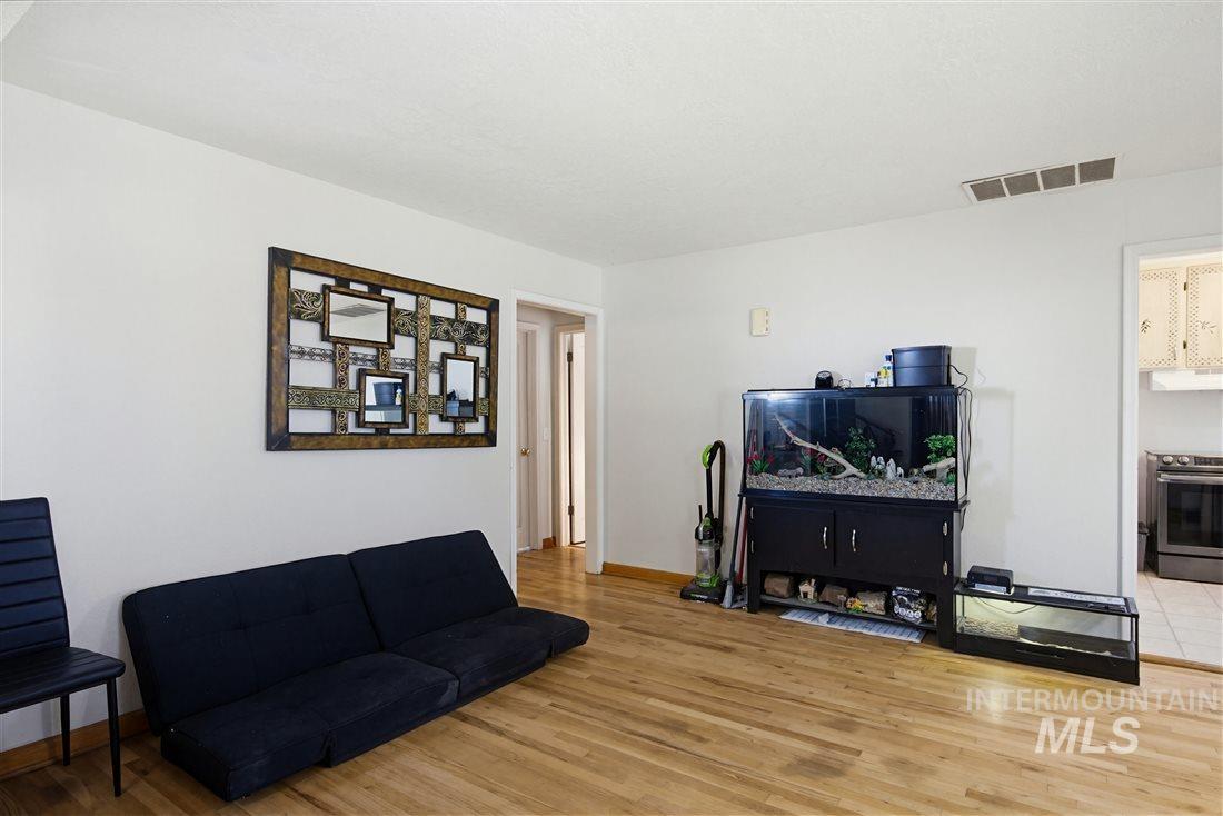 939 W Owyhee St, Kuna, Idaho 83634, 2 Bedrooms, 1 Bathroom, Residential For Sale, Price $299,999,MLS 98987488